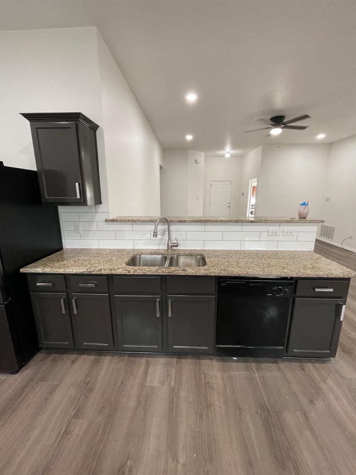 101 Soapstone Dr, Jarrell, TX 76537