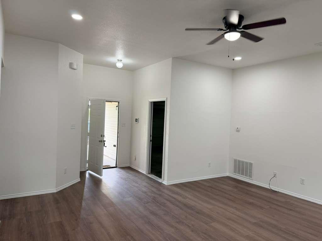 101 Soapstone Dr, Jarrell, TX 76537