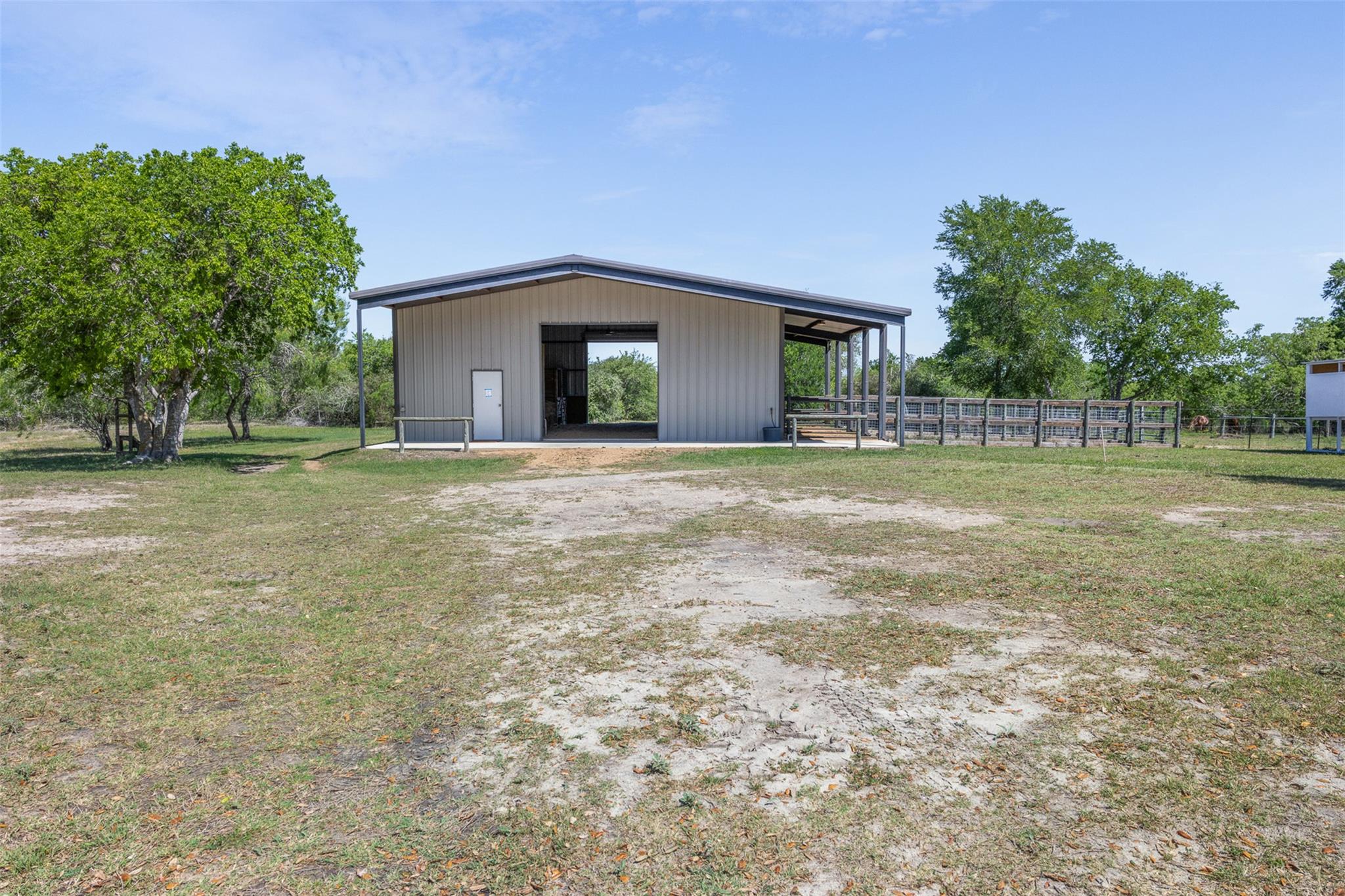 2345 Frank Rd, La Grange, TX 78945