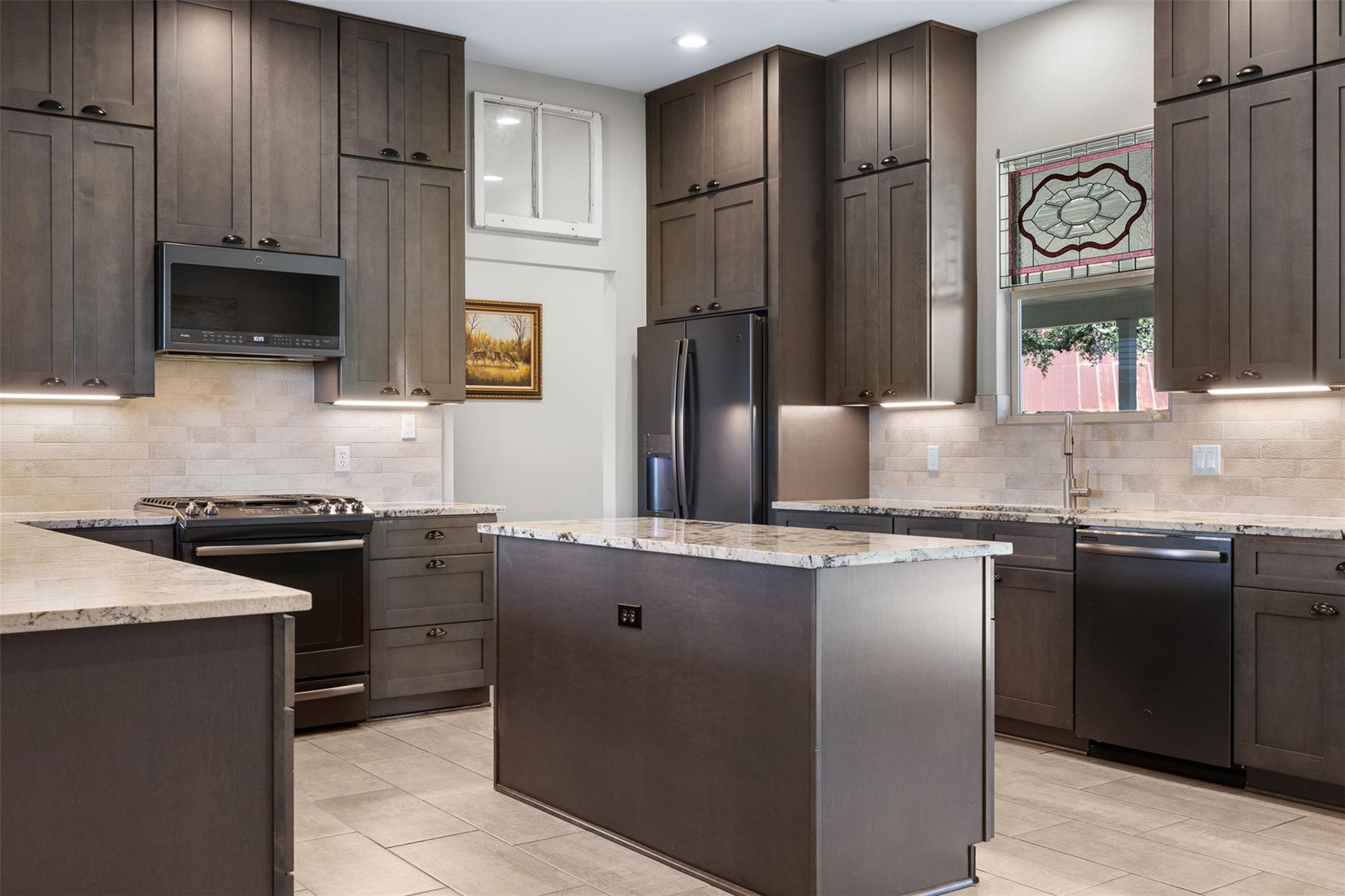 2345 Frank Rd, La Grange, TX 78945