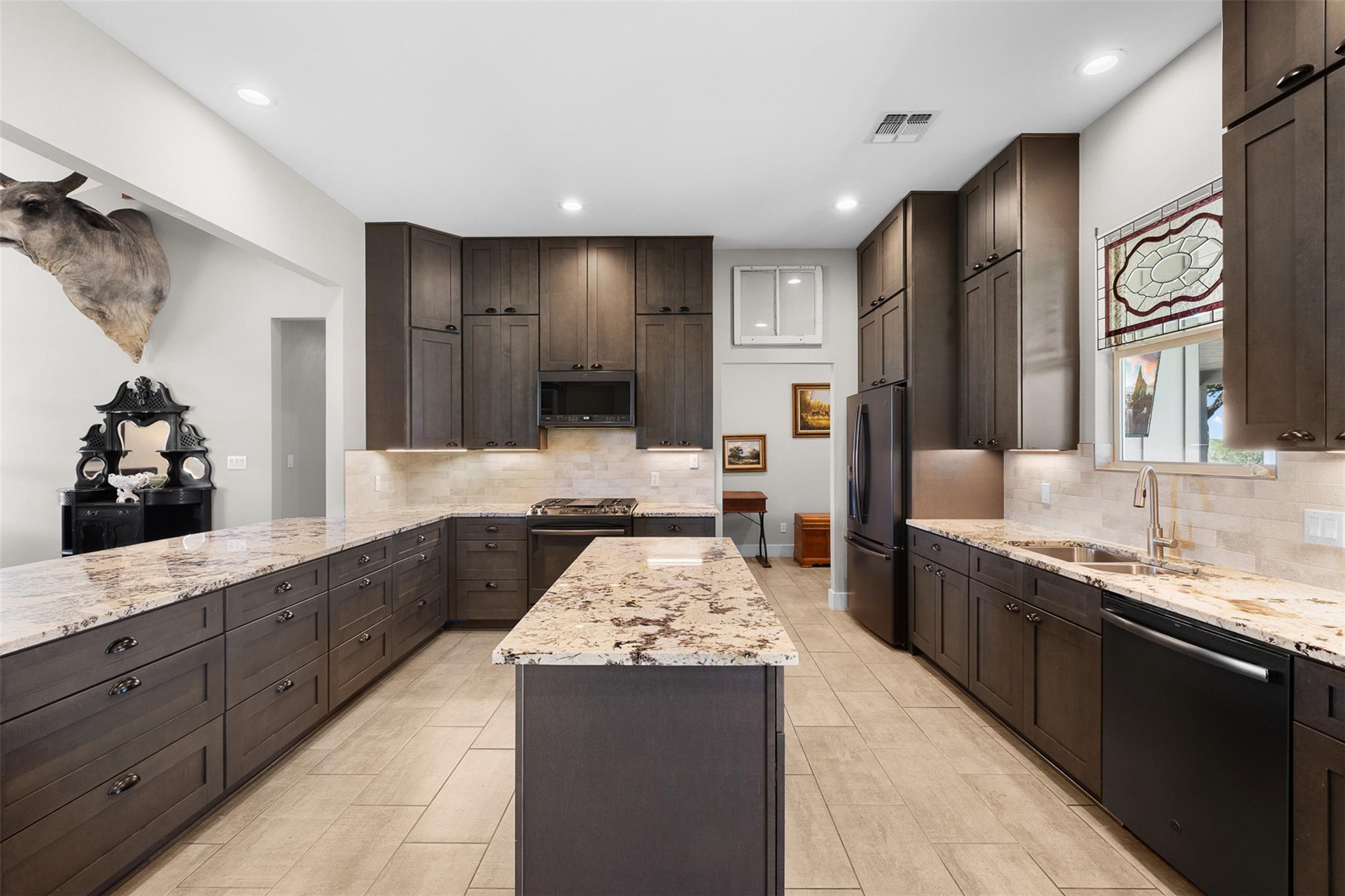 2345 Frank Rd, La Grange, TX 78945