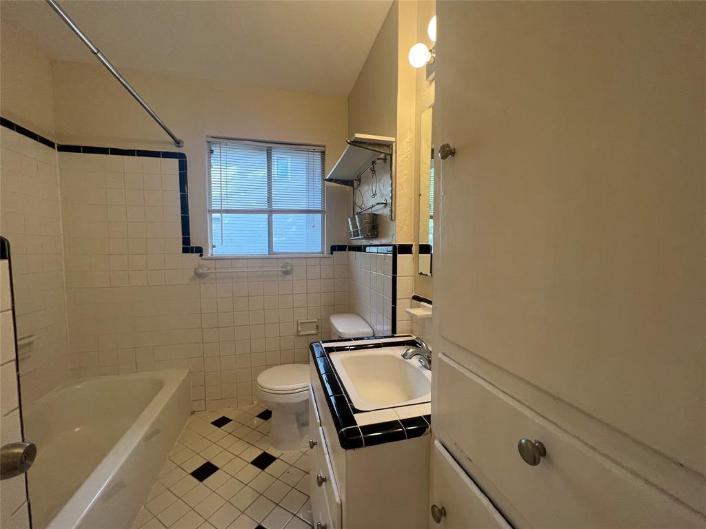 907 Possum Trot St # B, Austin, TX 78703