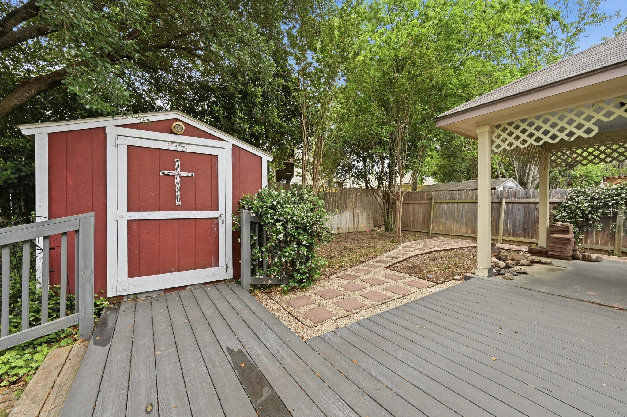 510 Middle Crk, Buda, TX 78610