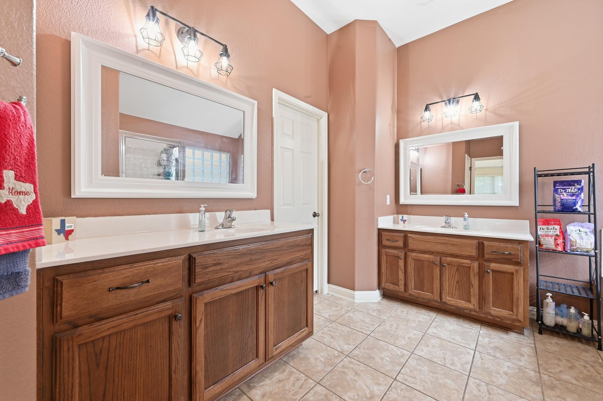 510 Middle Crk, Buda, TX 78610