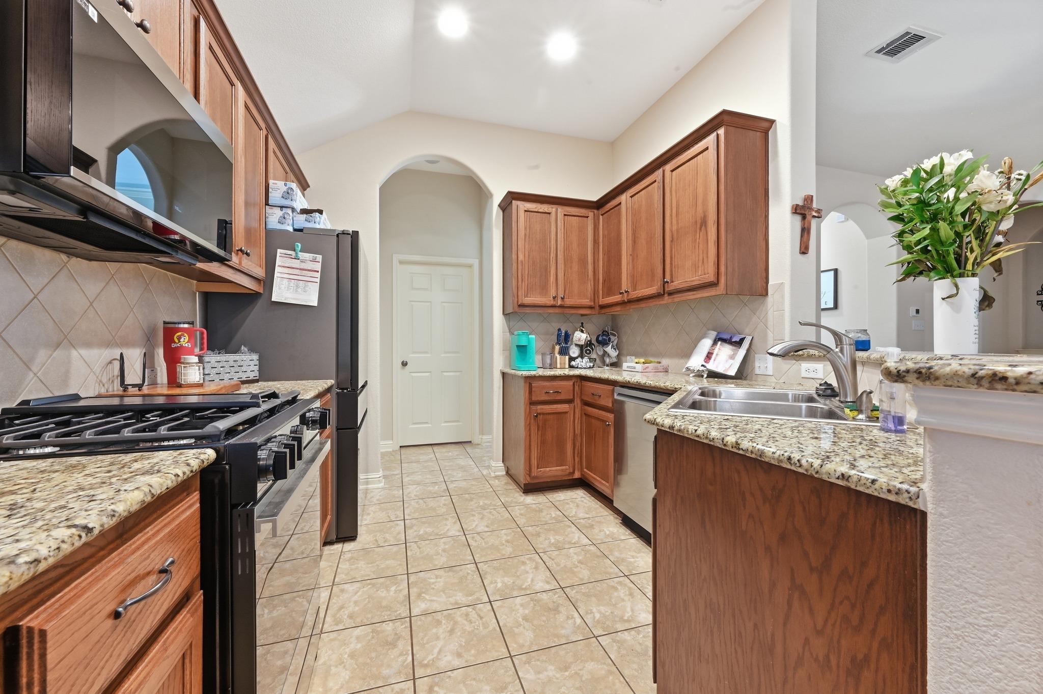 510 Middle Crk, Buda, TX 78610