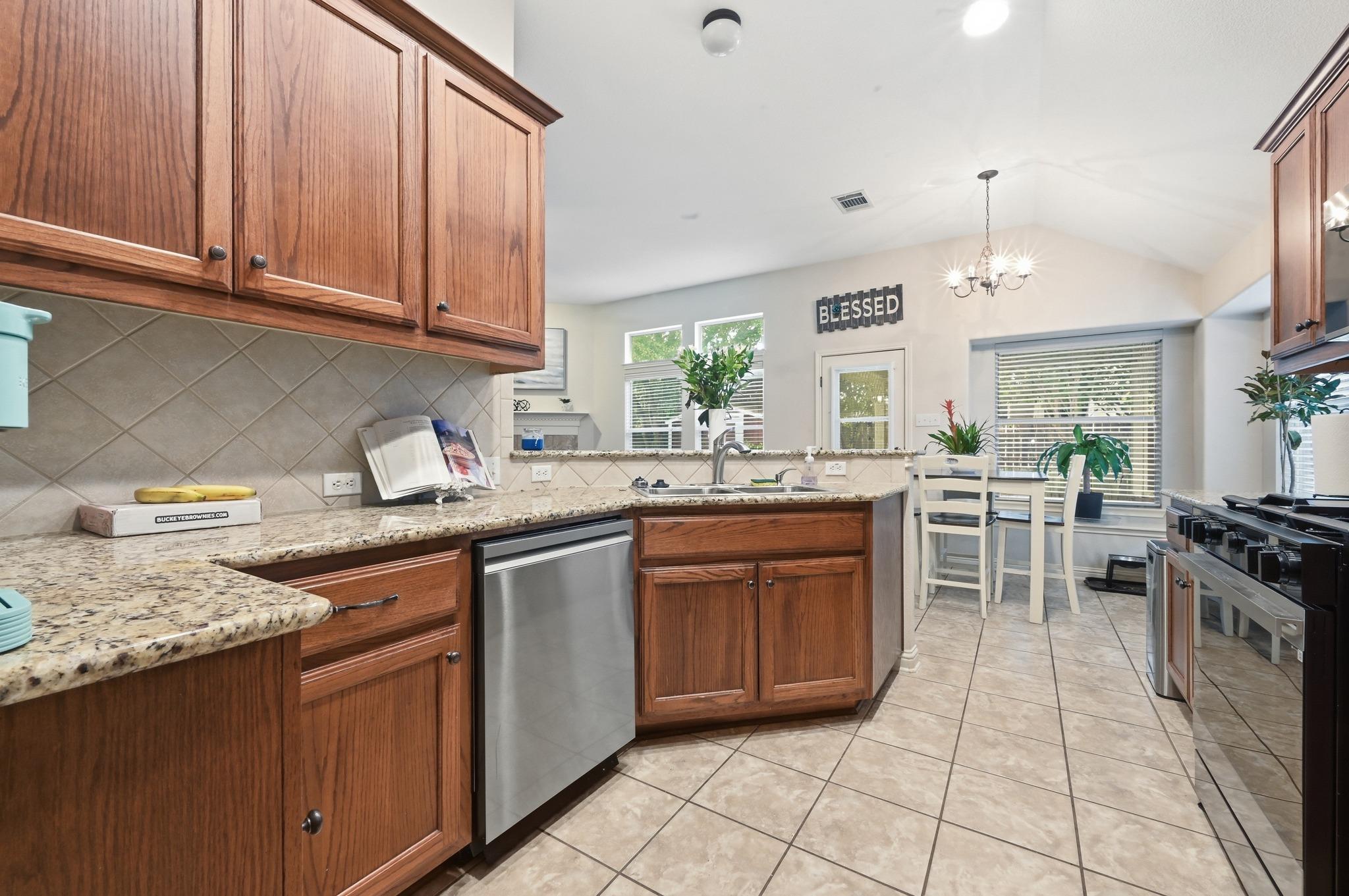 510 Middle Crk, Buda, TX 78610