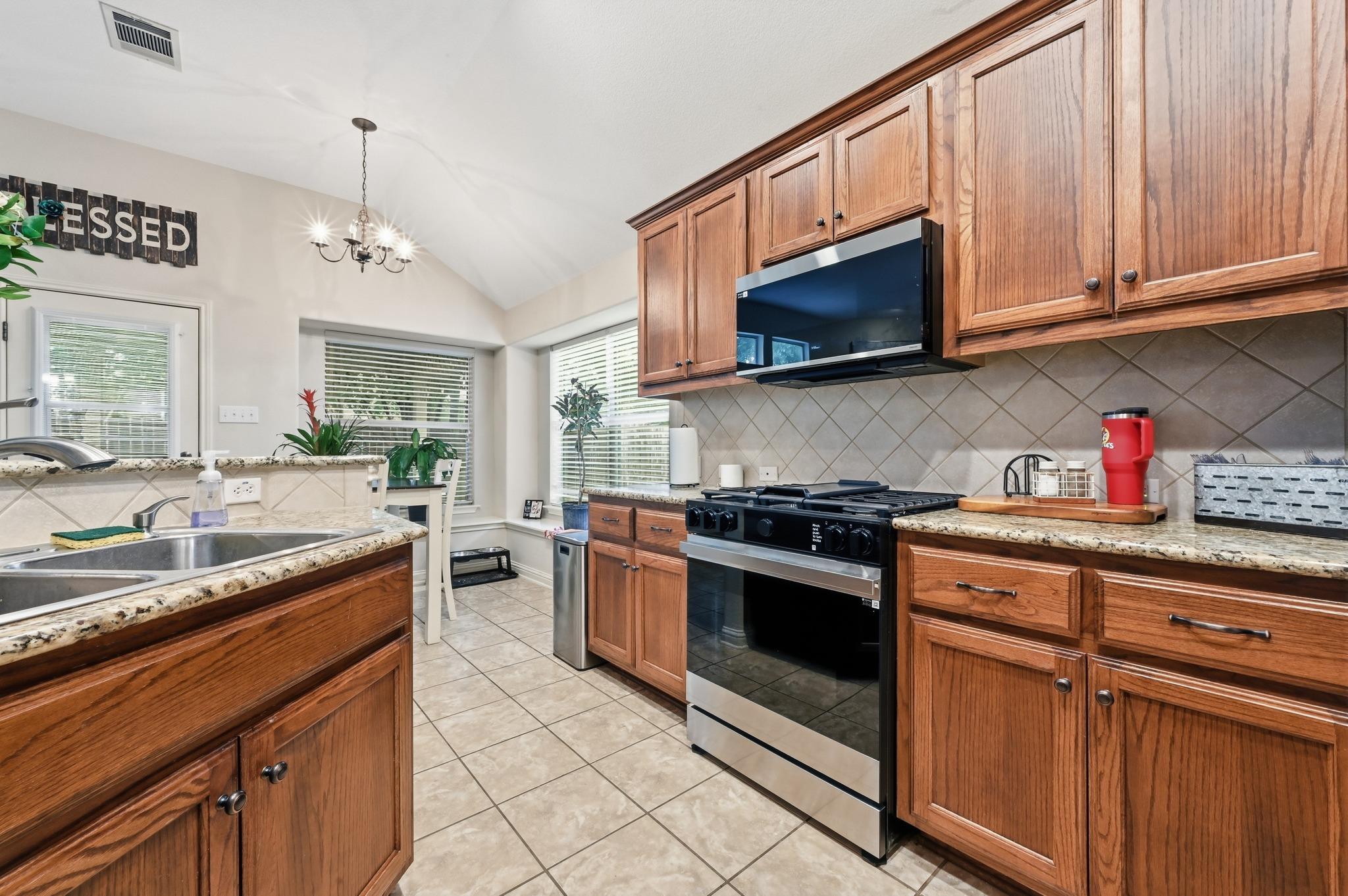 510 Middle Crk, Buda, TX 78610