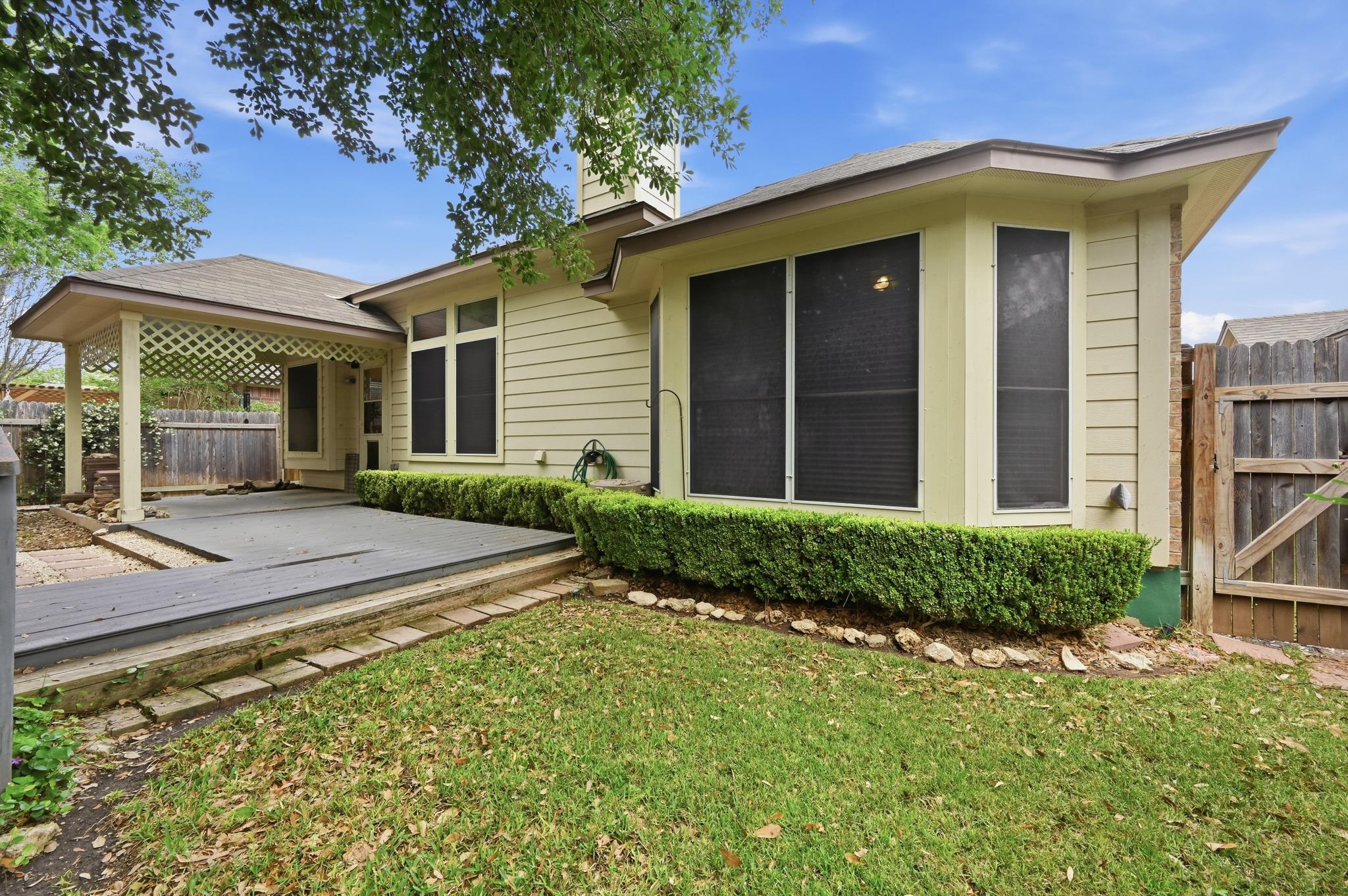 510 Middle Crk, Buda, TX 78610