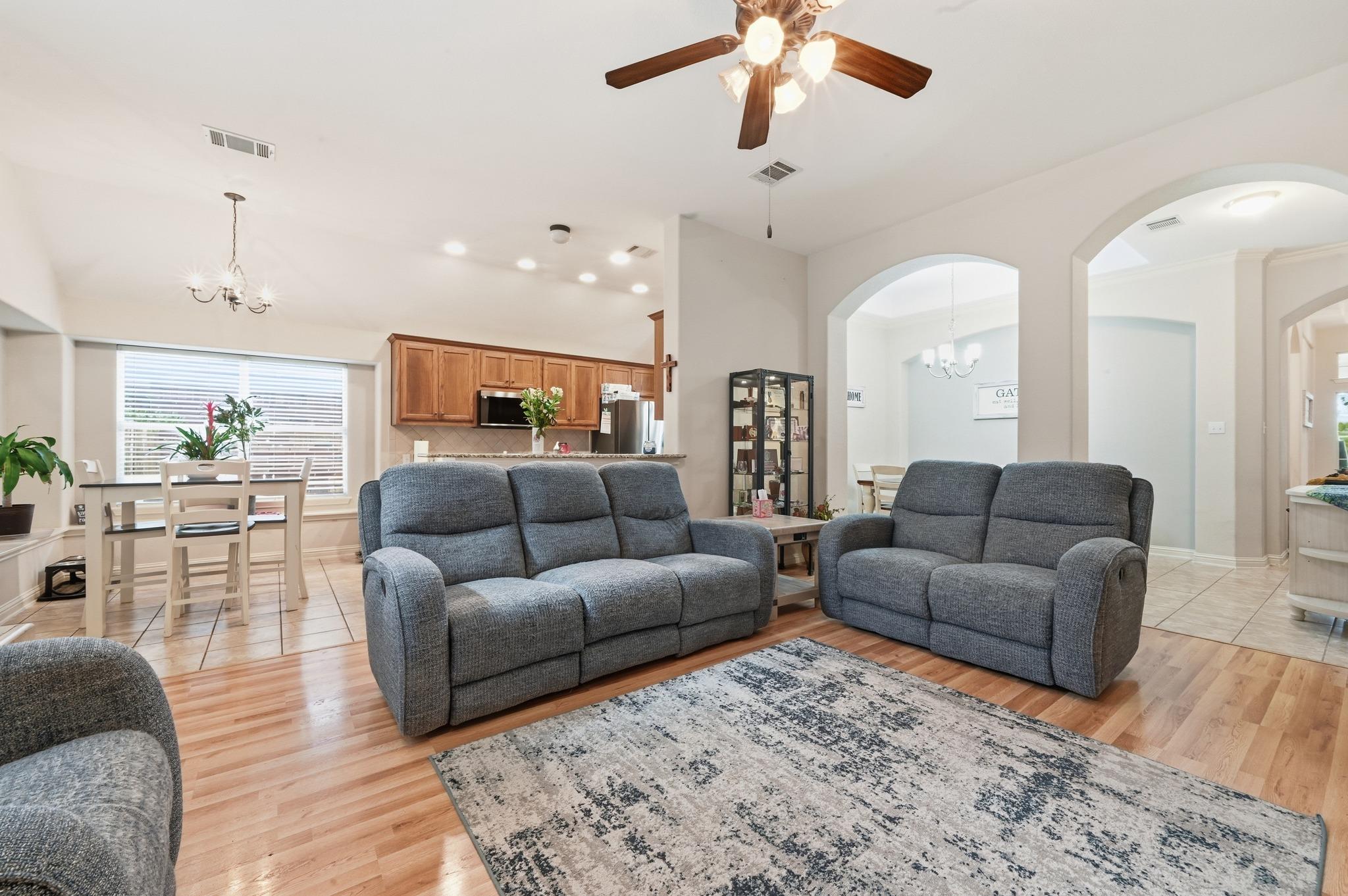 510 Middle Crk, Buda, TX 78610