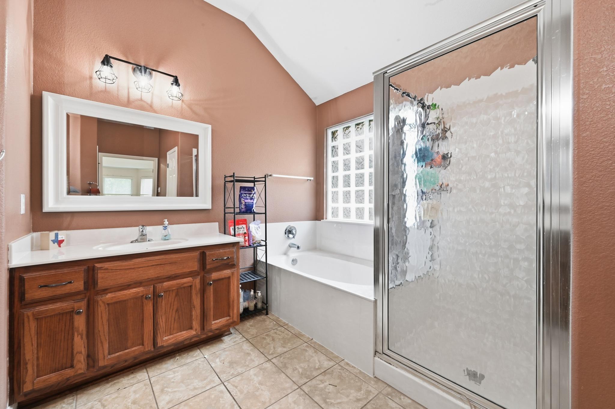 510 Middle Crk, Buda, TX 78610