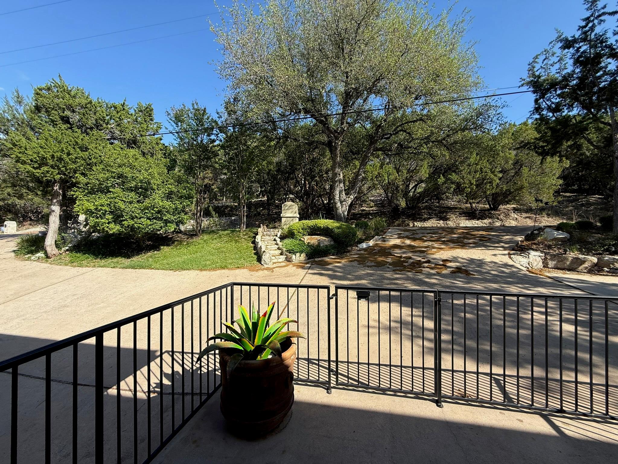 6400 Lakeshore Dr, Lago Vista, TX 78645