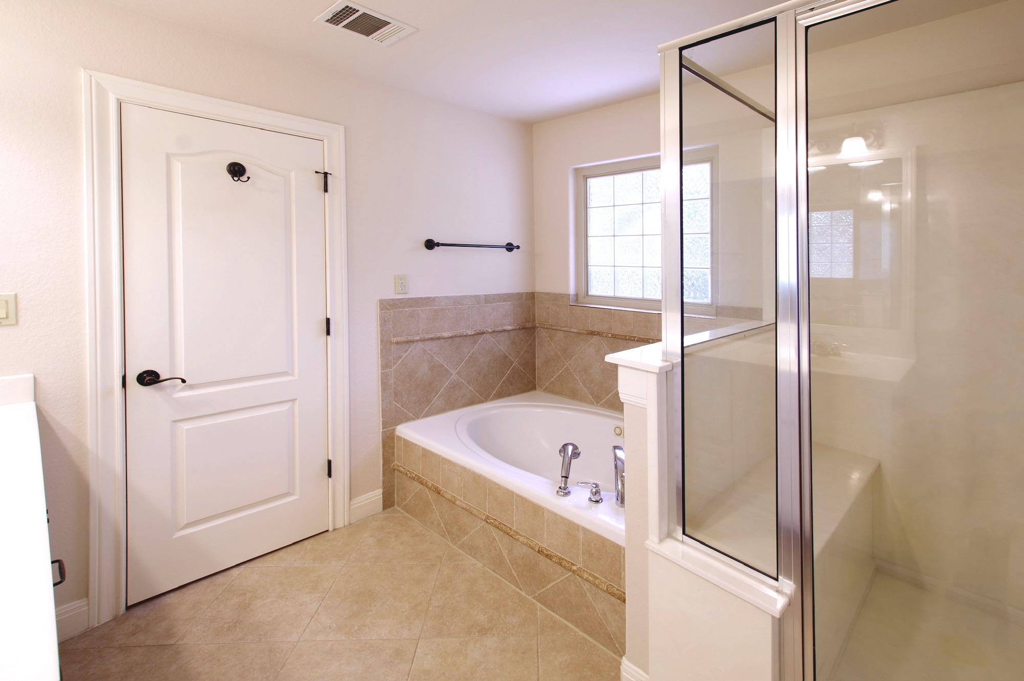 6400 Lakeshore Dr, Lago Vista, TX 78645