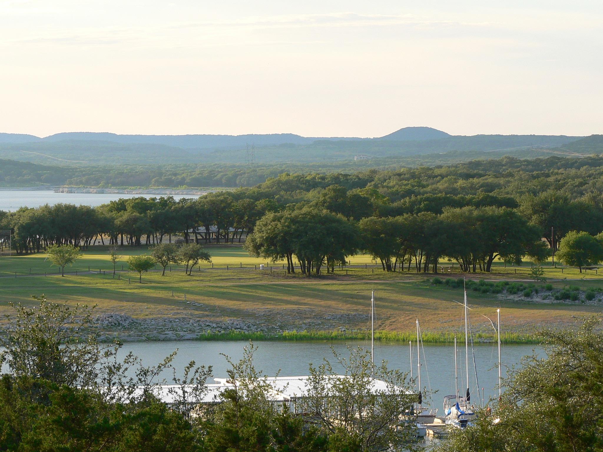 6400 Lakeshore Dr, Lago Vista, TX 78645