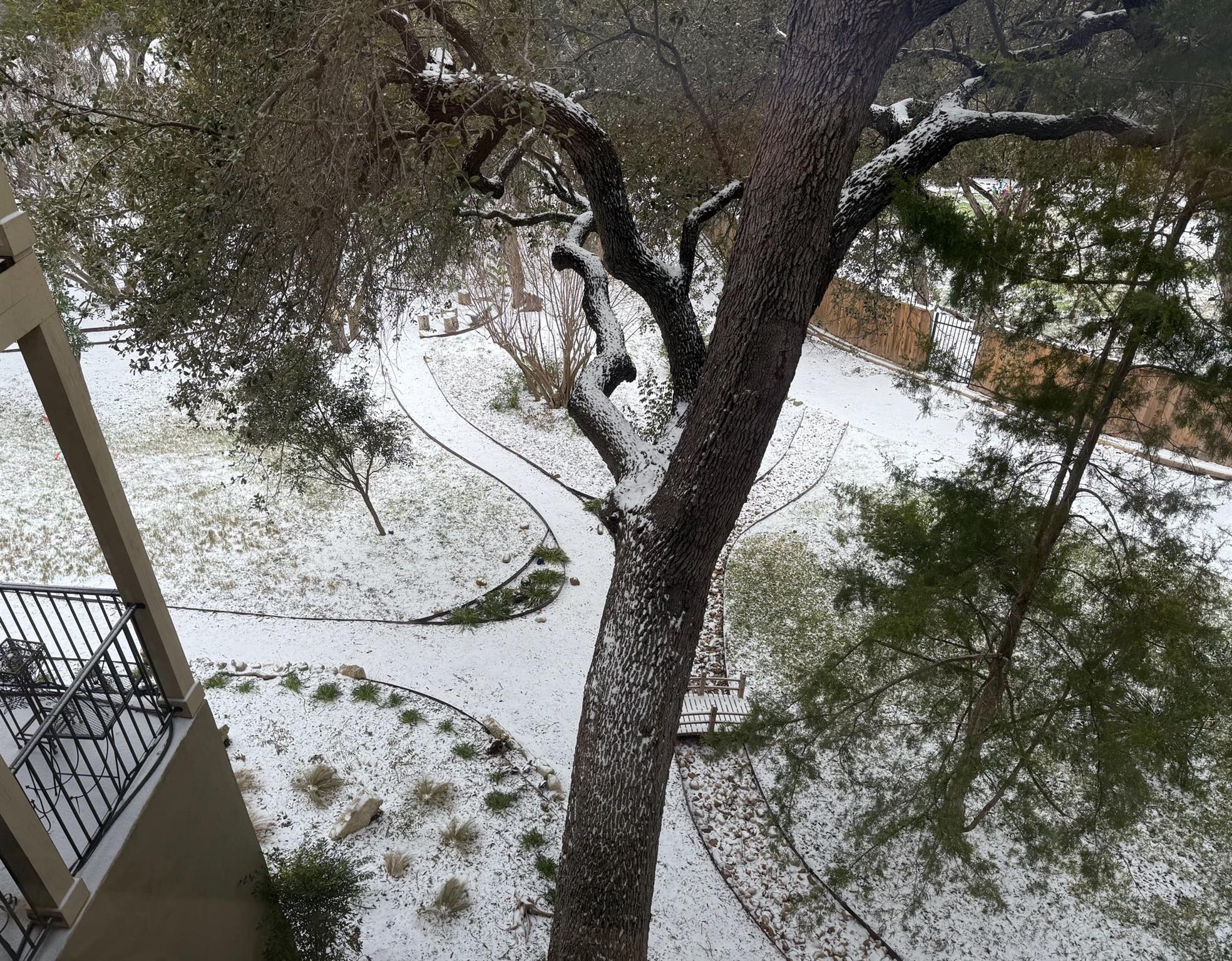 6400 Lakeshore Dr, Lago Vista, TX 78645