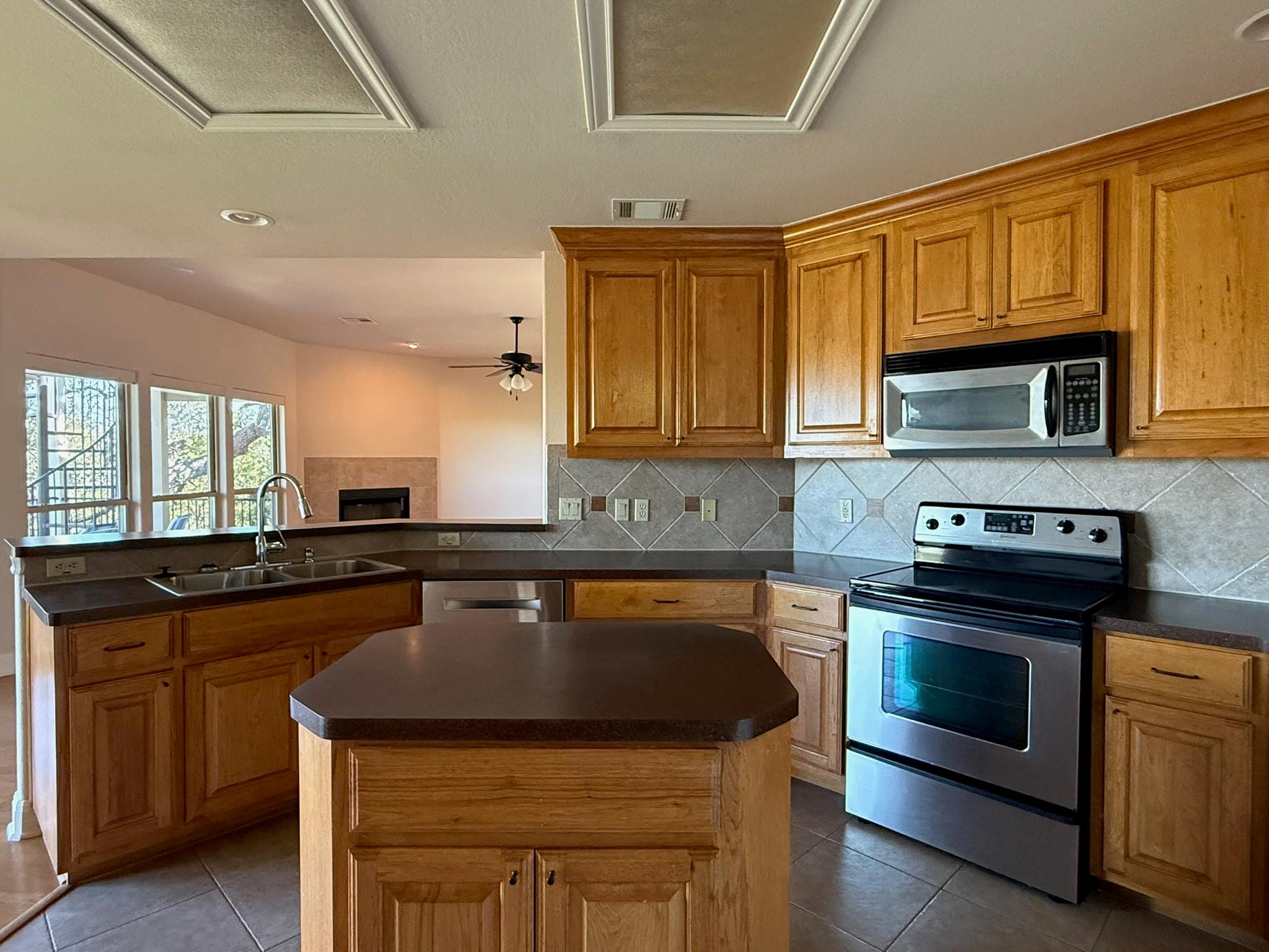 6400 Lakeshore Dr, Lago Vista, TX 78645
