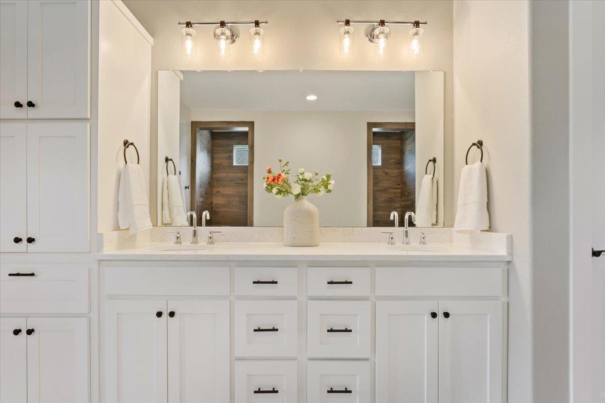 205 Ow Lowrey Dr, Salado, TX 76571