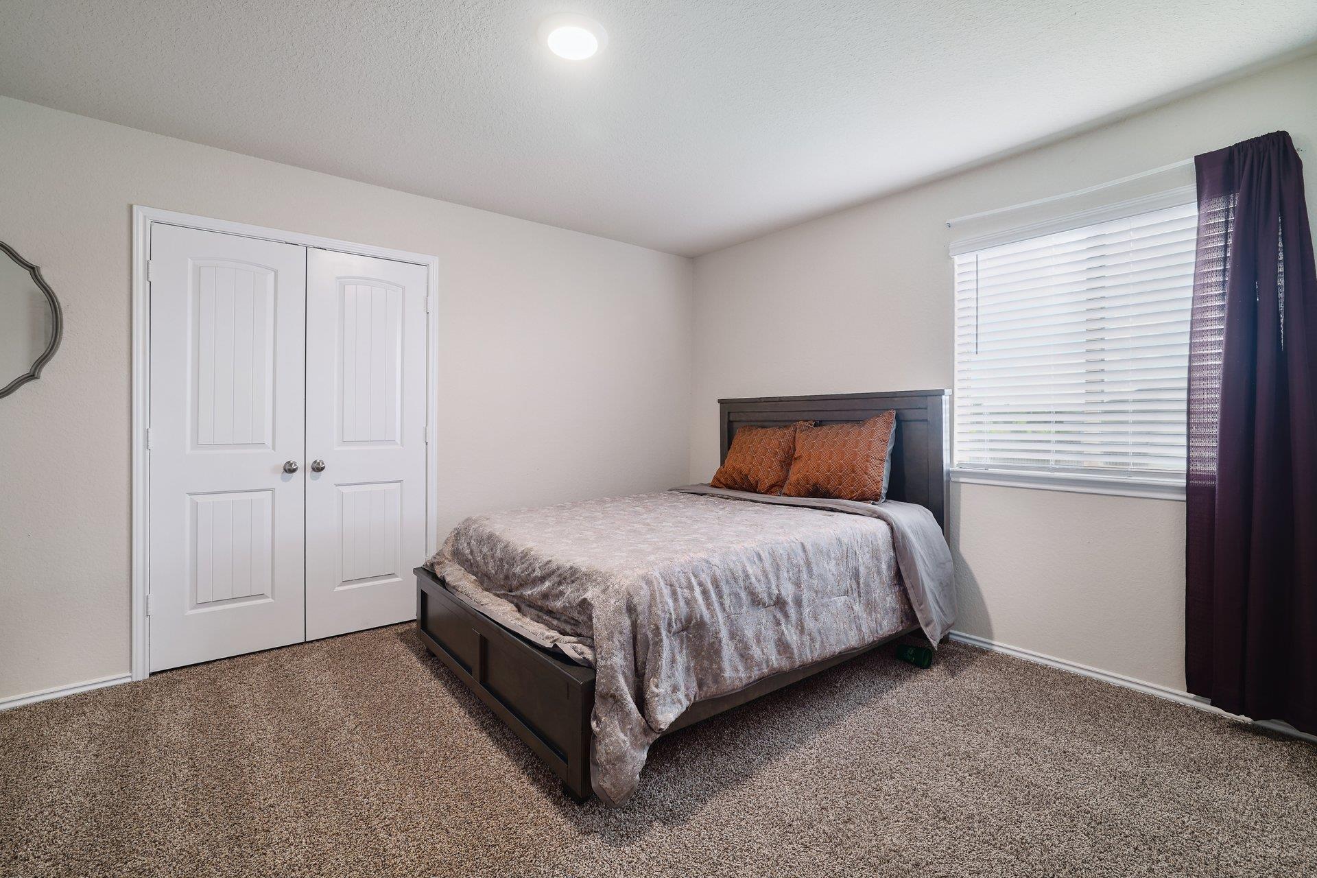 1704 T H Johnson Dr, Taylor, TX 76574