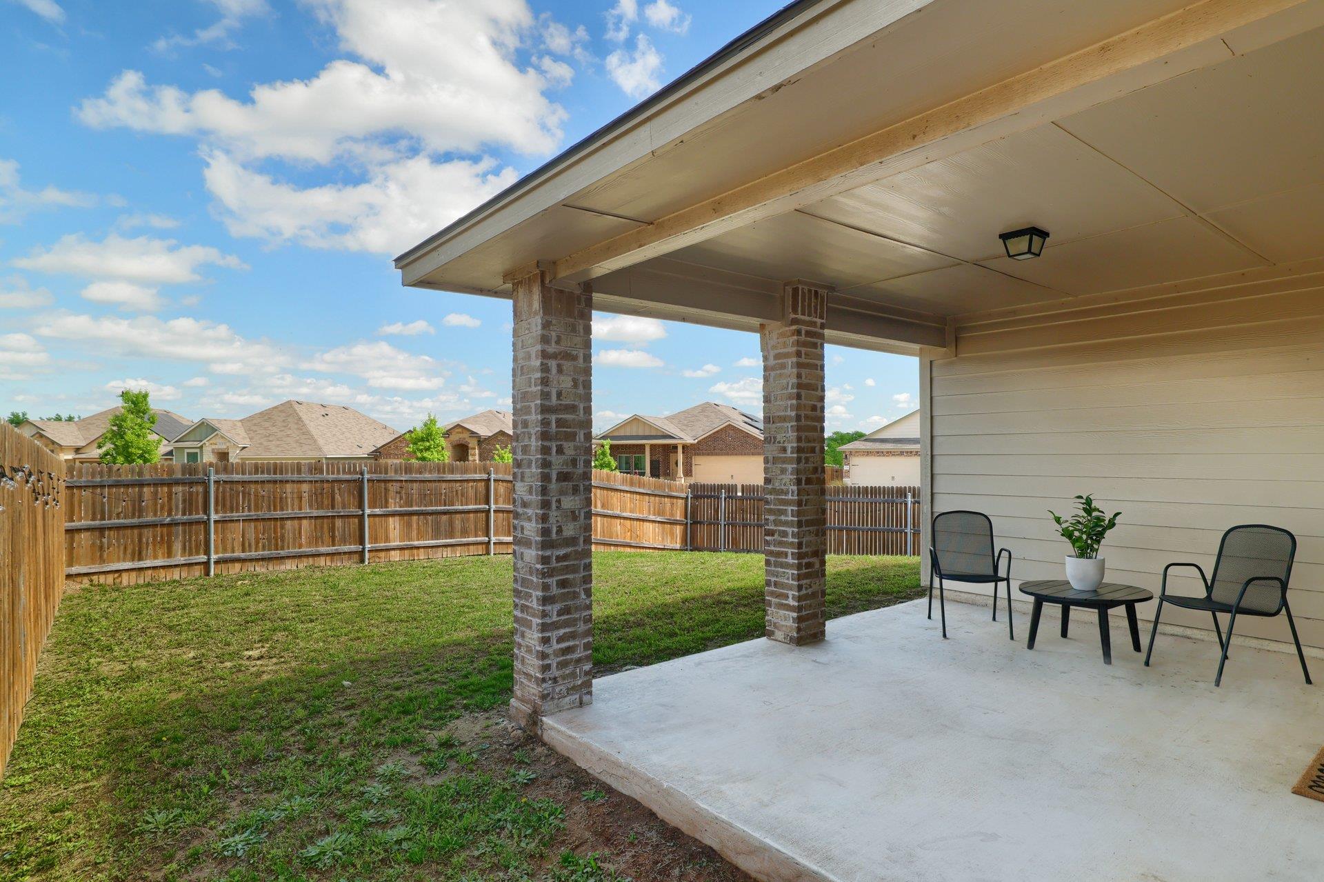 1704 T H Johnson Dr, Taylor, TX 76574