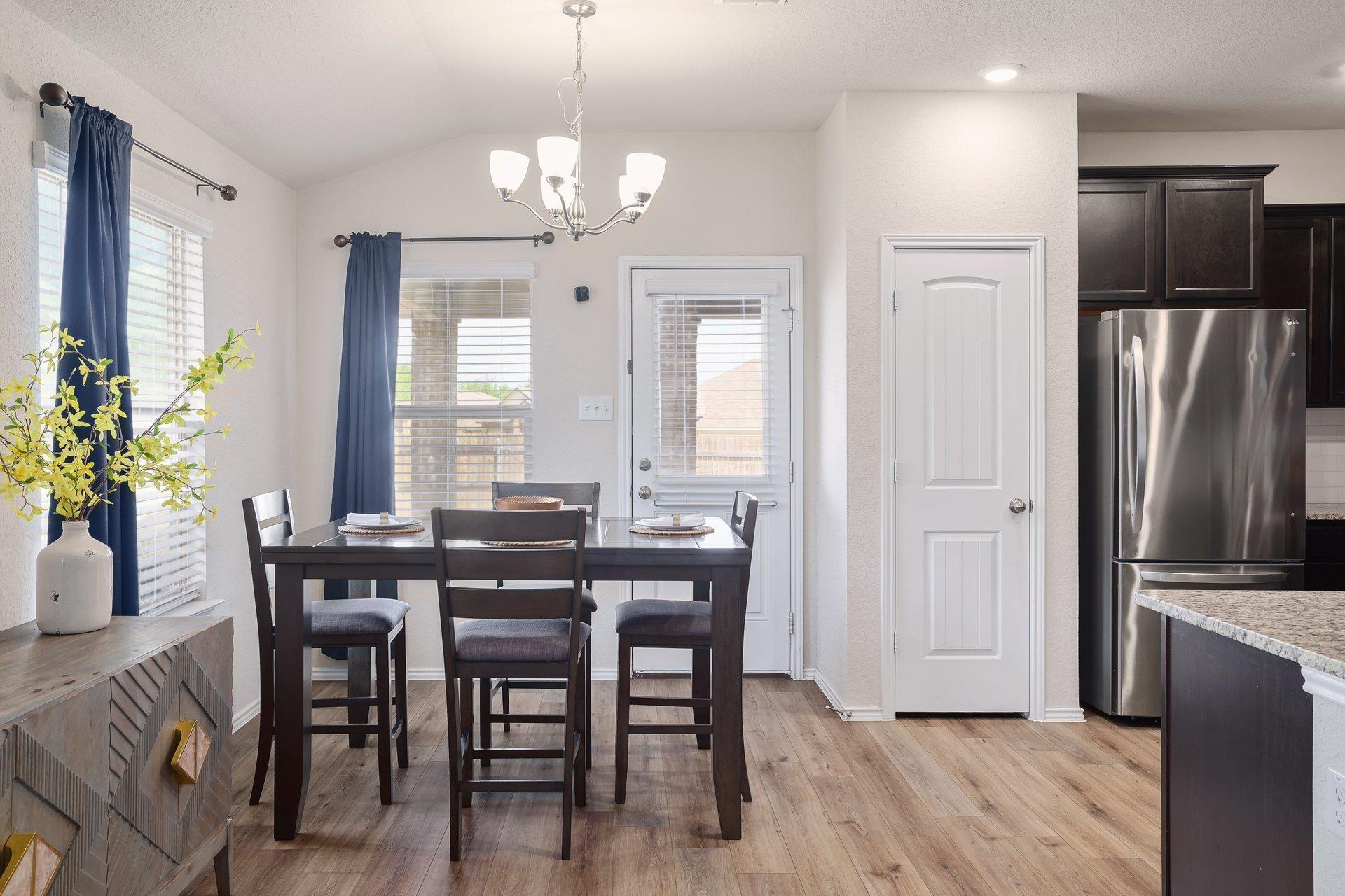 1704 T H Johnson Dr, Taylor, TX 76574