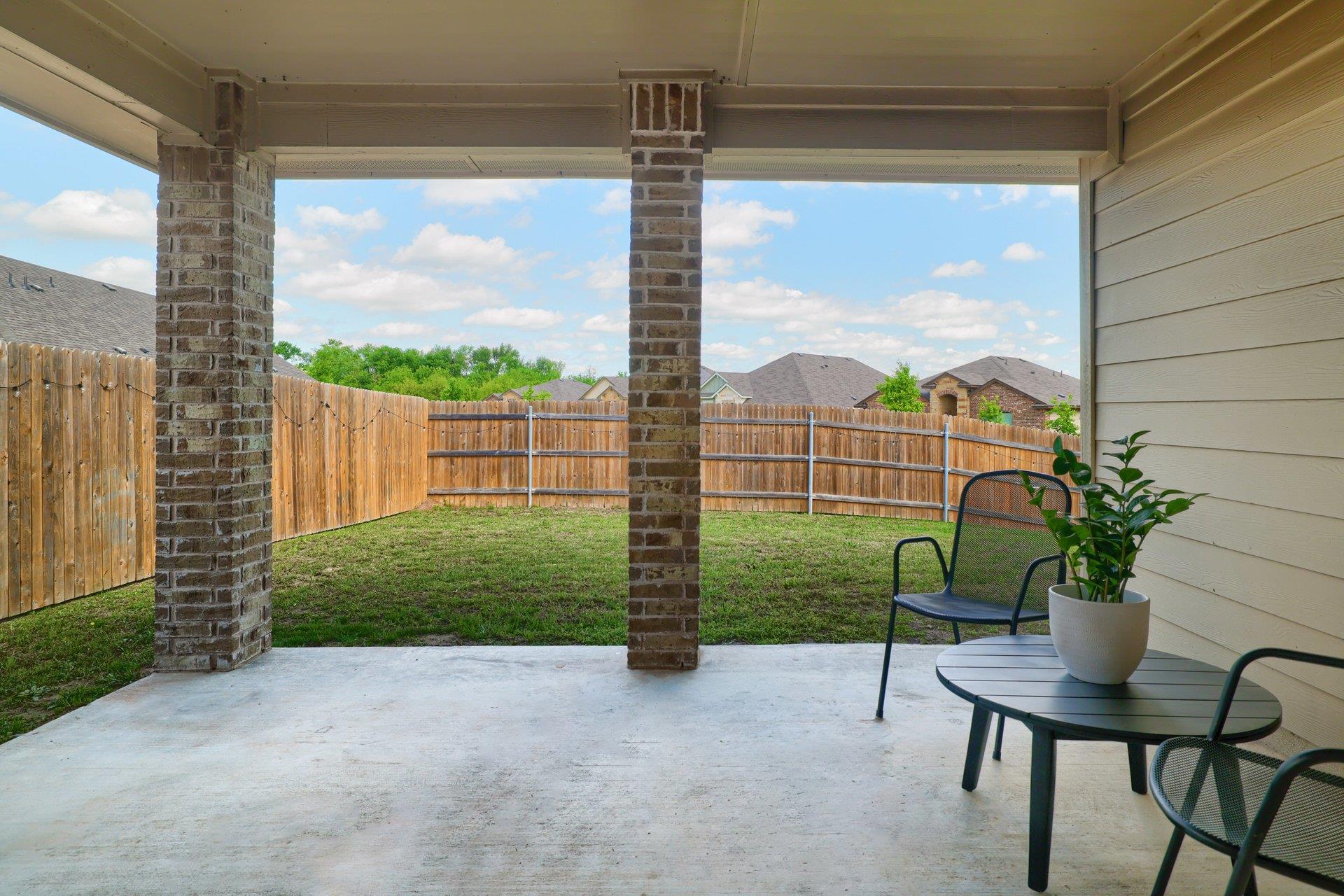 1704 T H Johnson Dr, Taylor, TX 76574