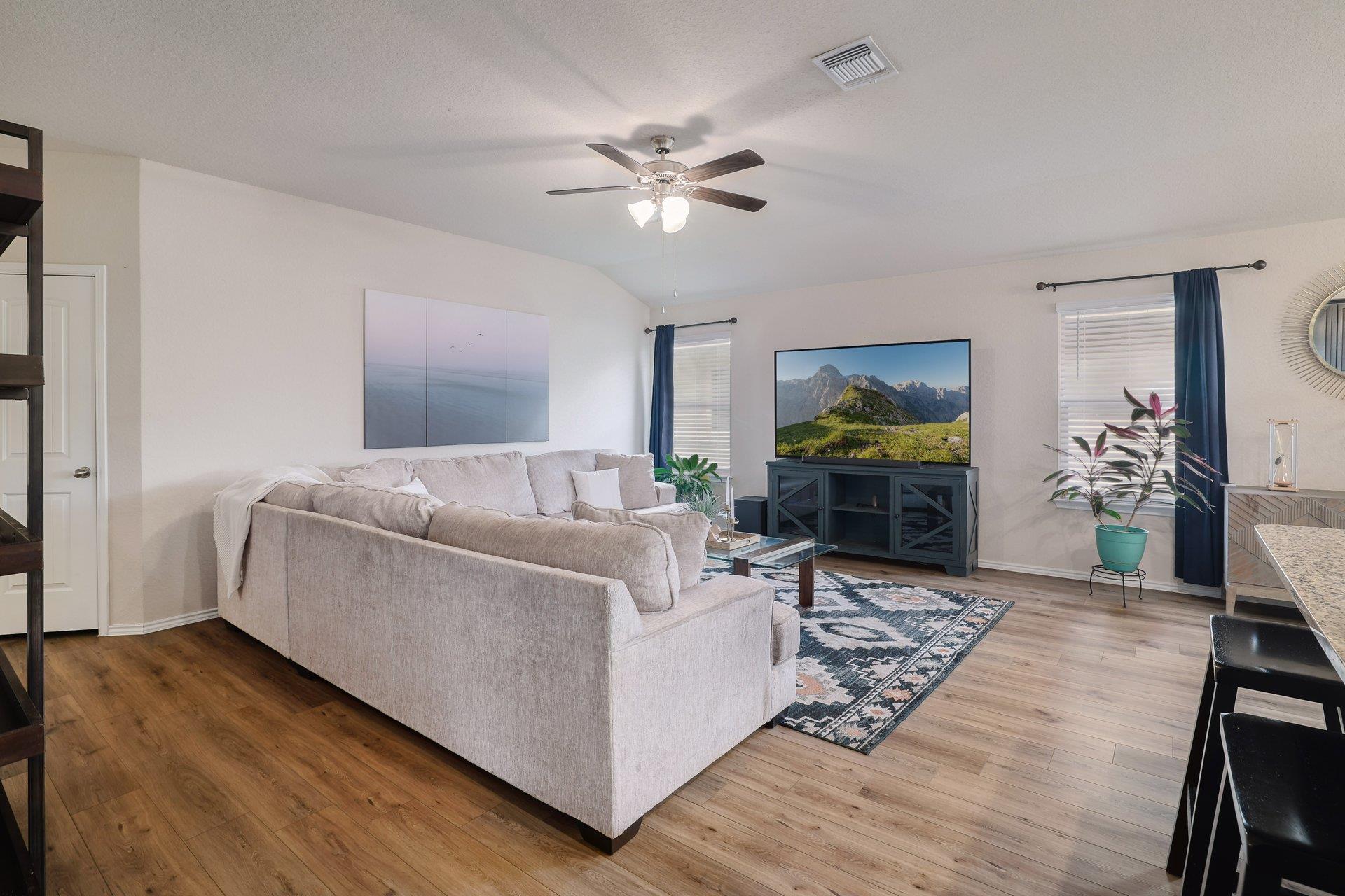 1704 T H Johnson Dr, Taylor, TX 76574