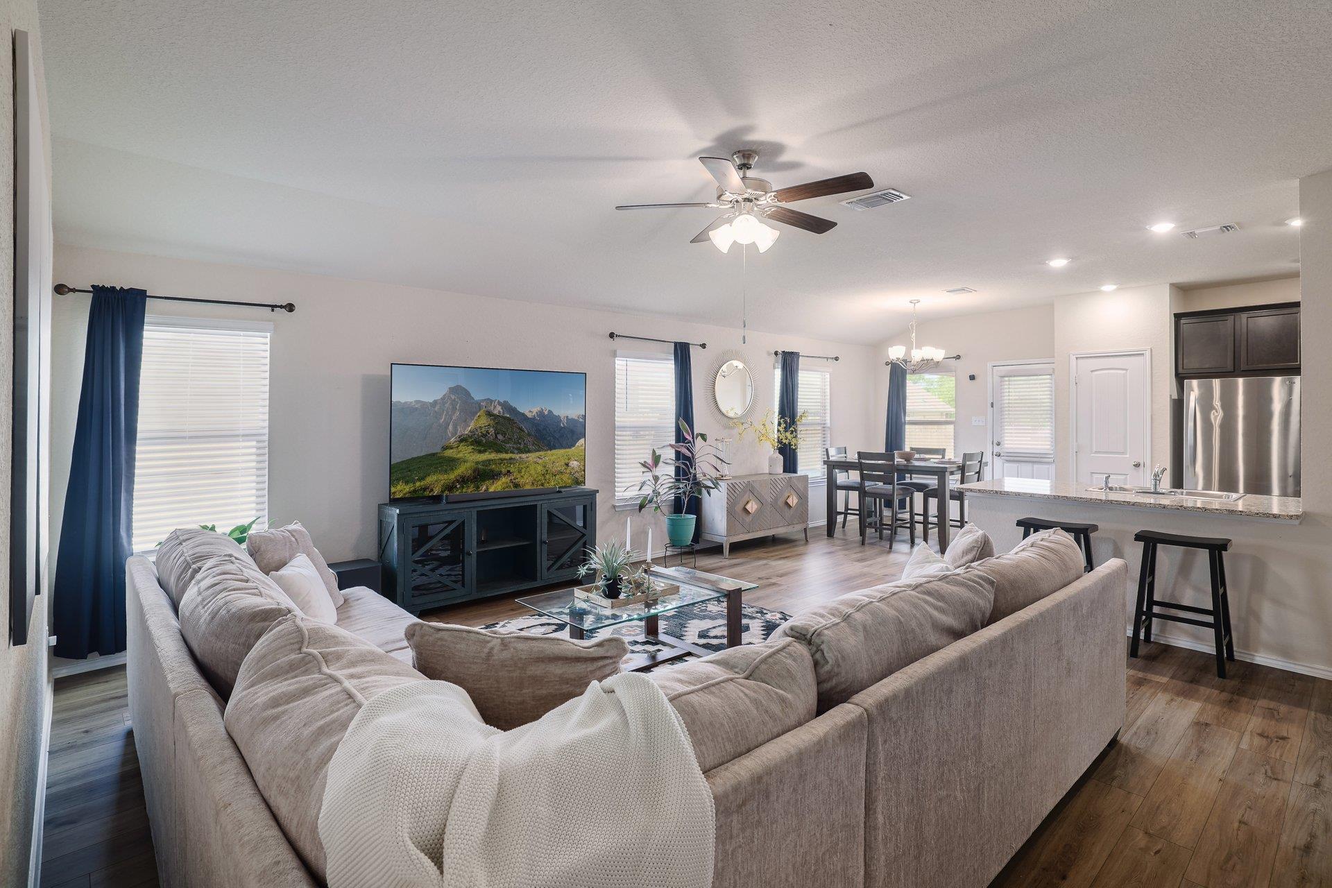 1704 T H Johnson Dr, Taylor, TX 76574