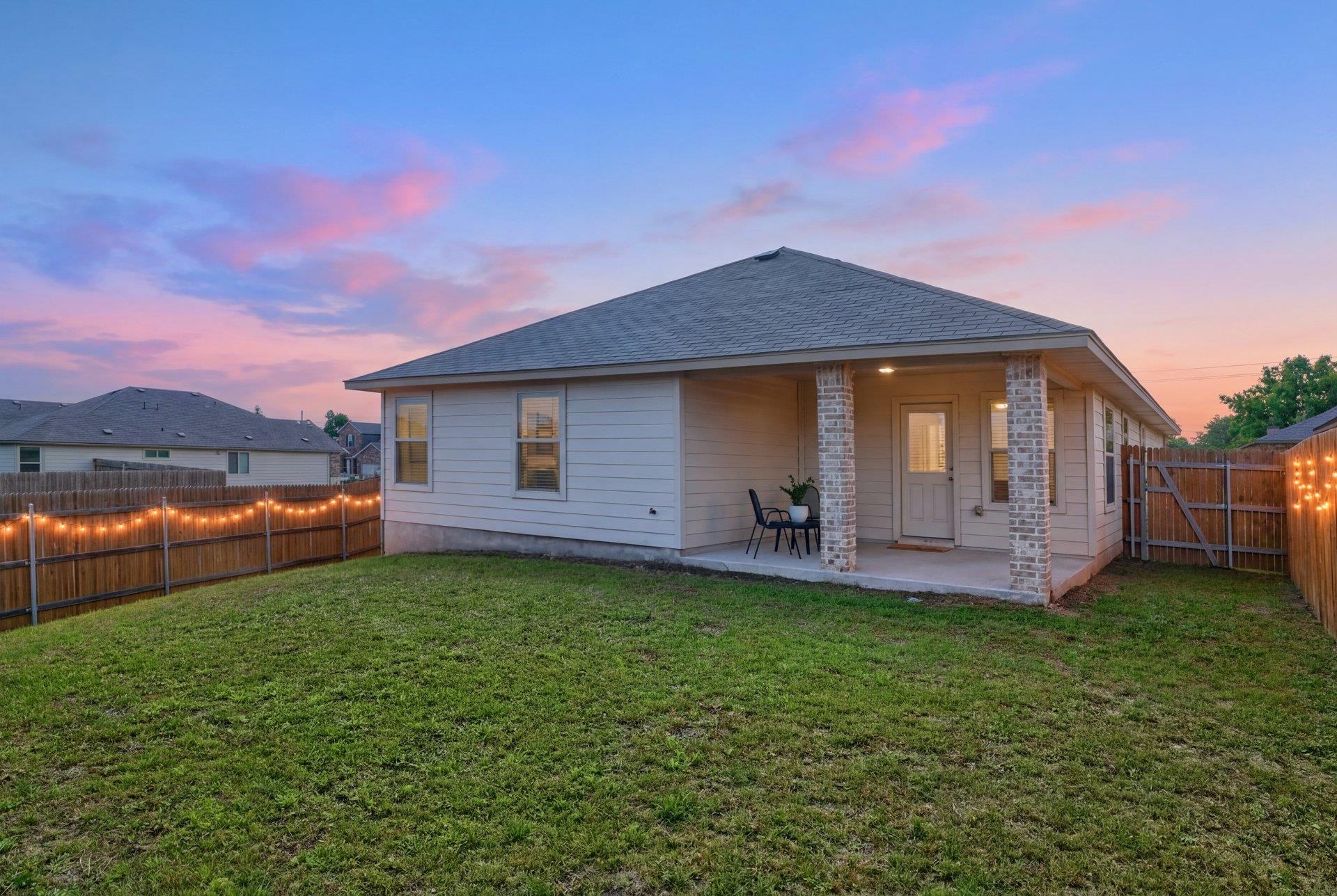 1704 T H Johnson Dr, Taylor, TX 76574