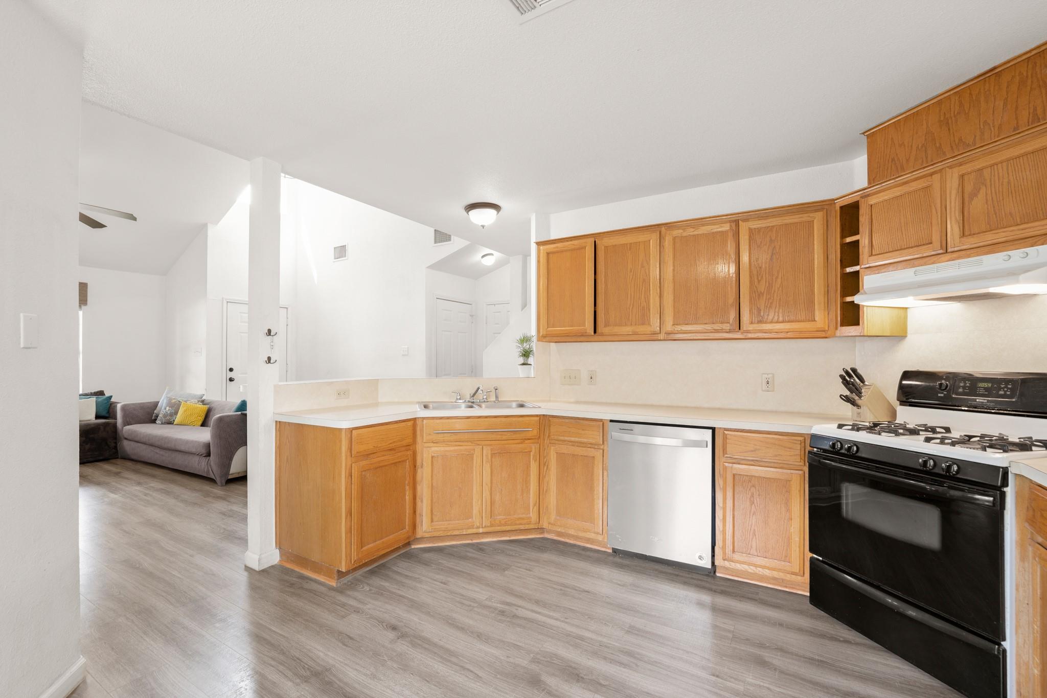 1812 Sylvia Ln, Round Rock, TX 78681