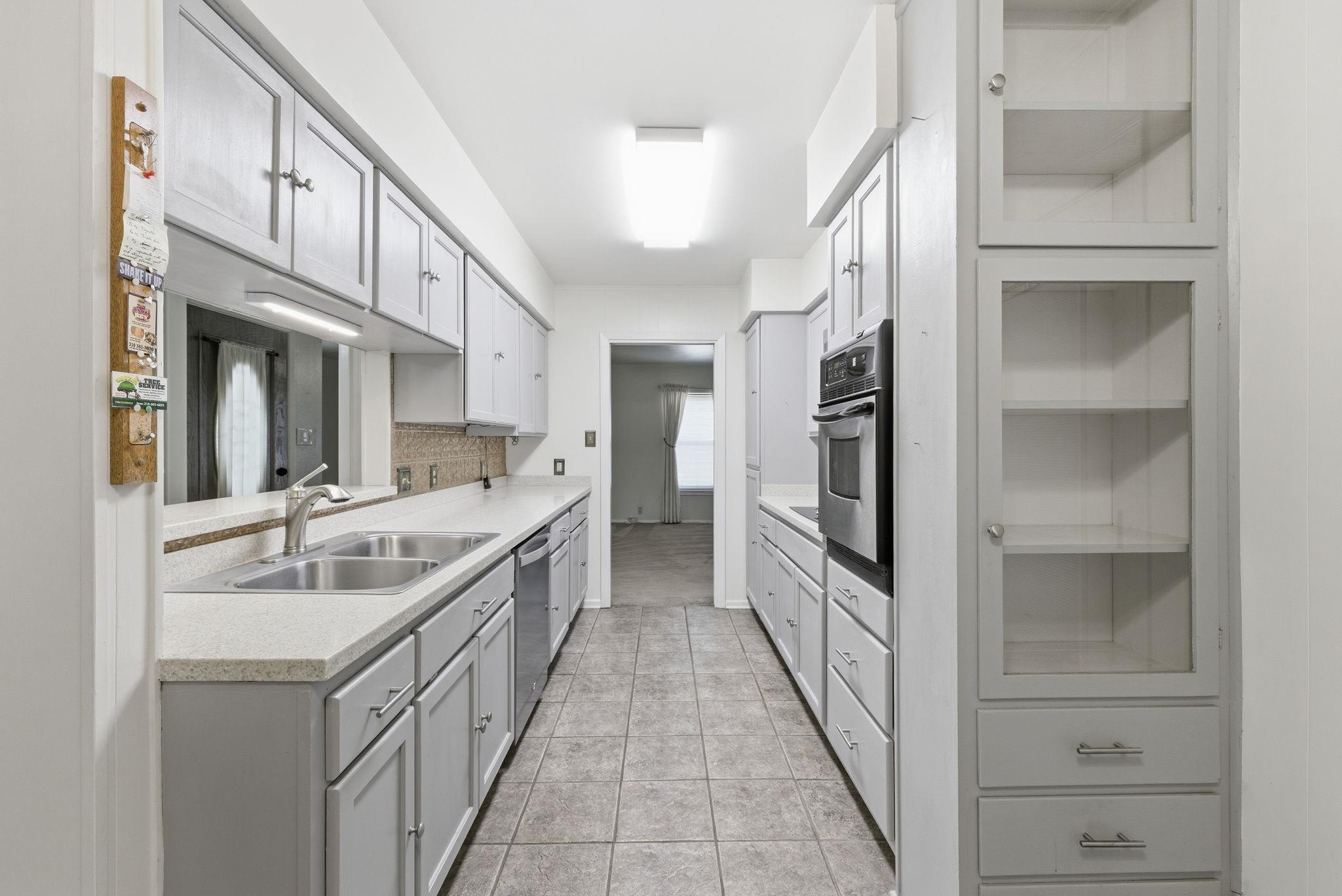 222 Sonata Dr, San Antonio, TX 78216