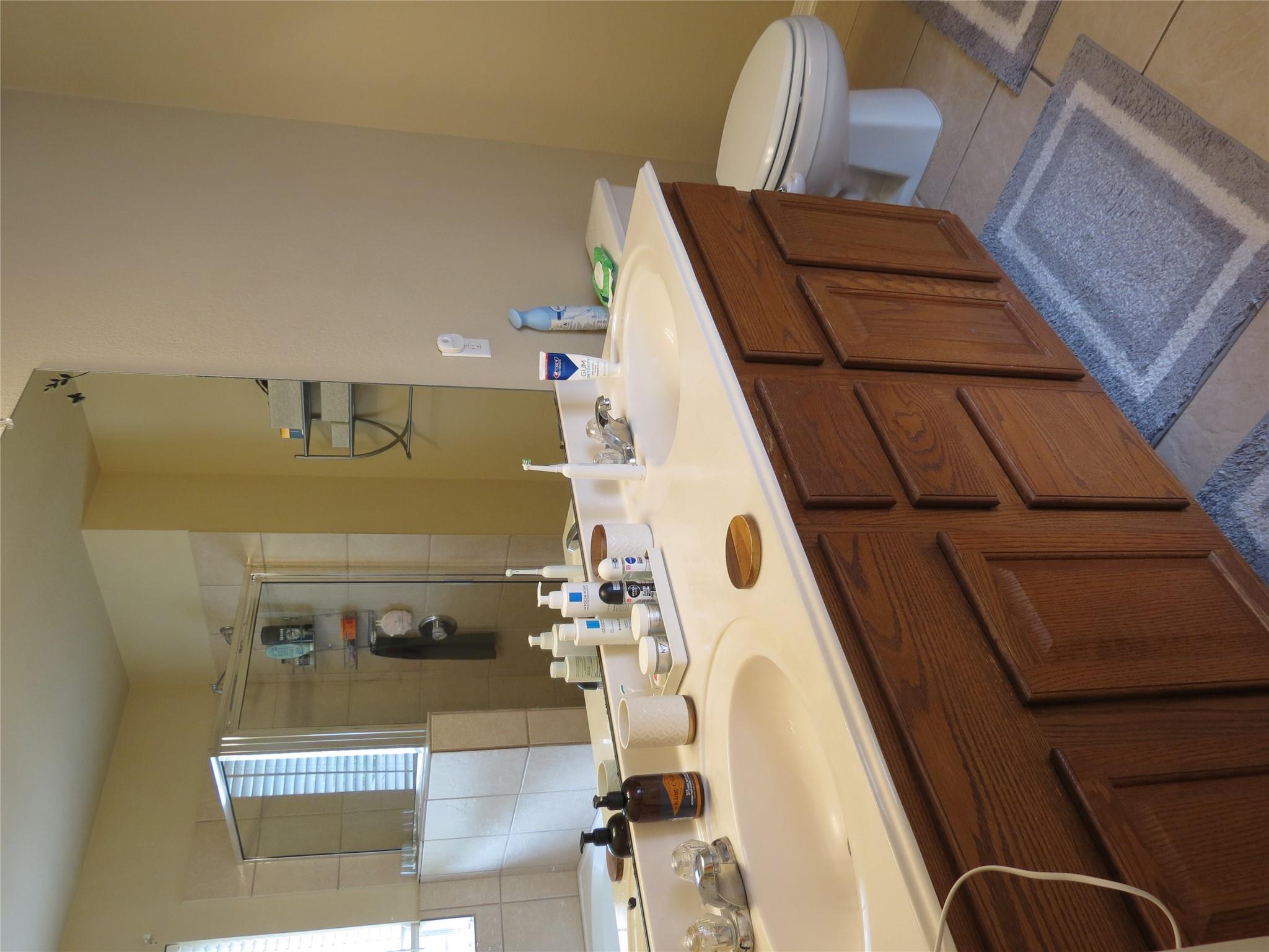 402 Las Colinas Dr, Leander, TX 78641