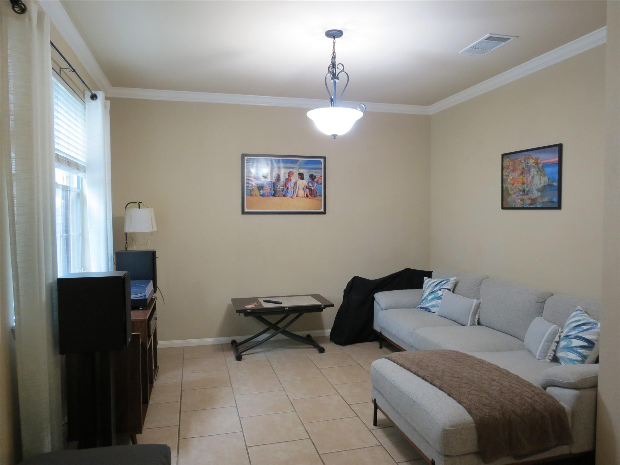 402 Las Colinas Dr, Leander, TX 78641