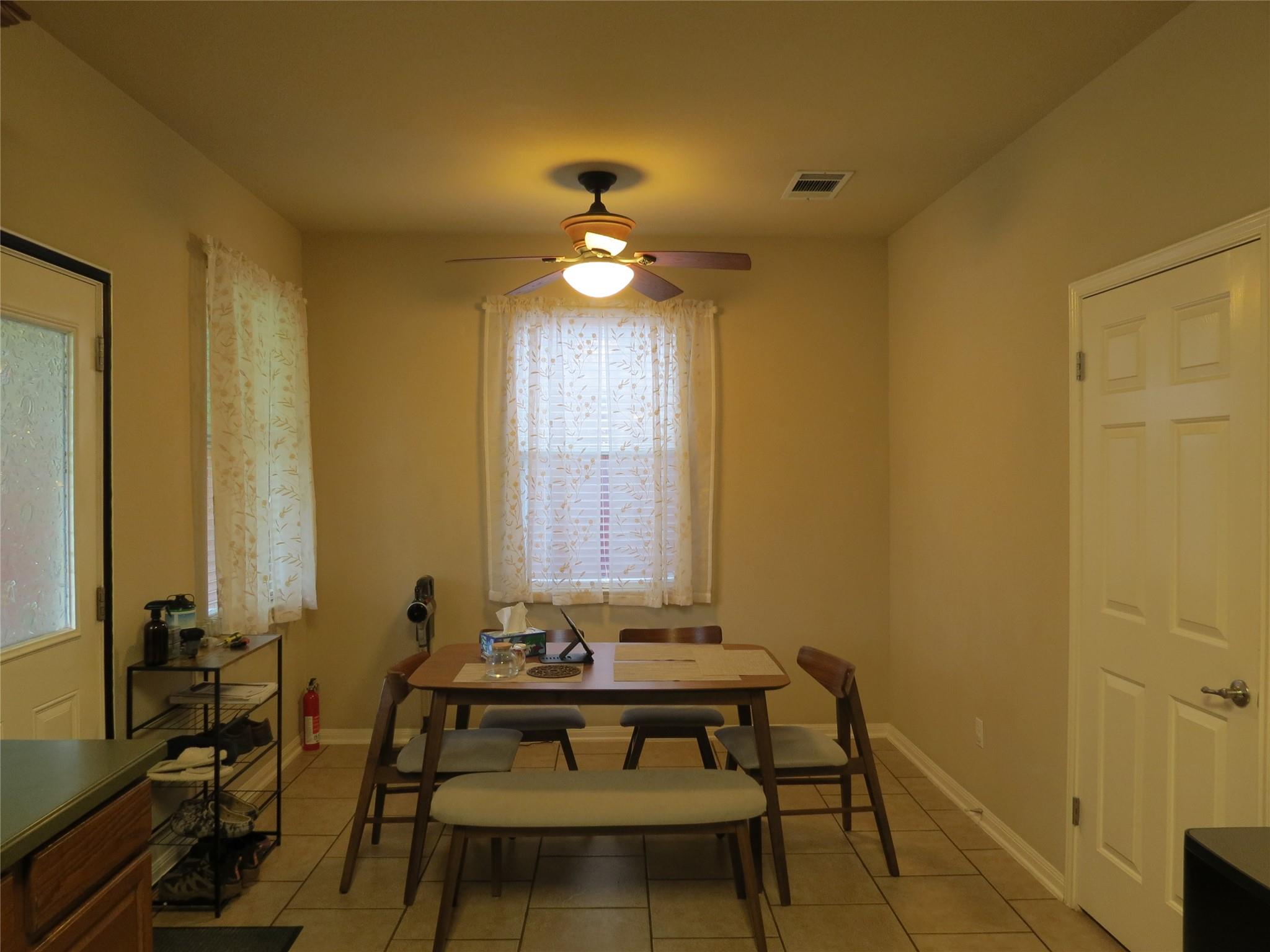 402 Las Colinas Dr, Leander, TX 78641