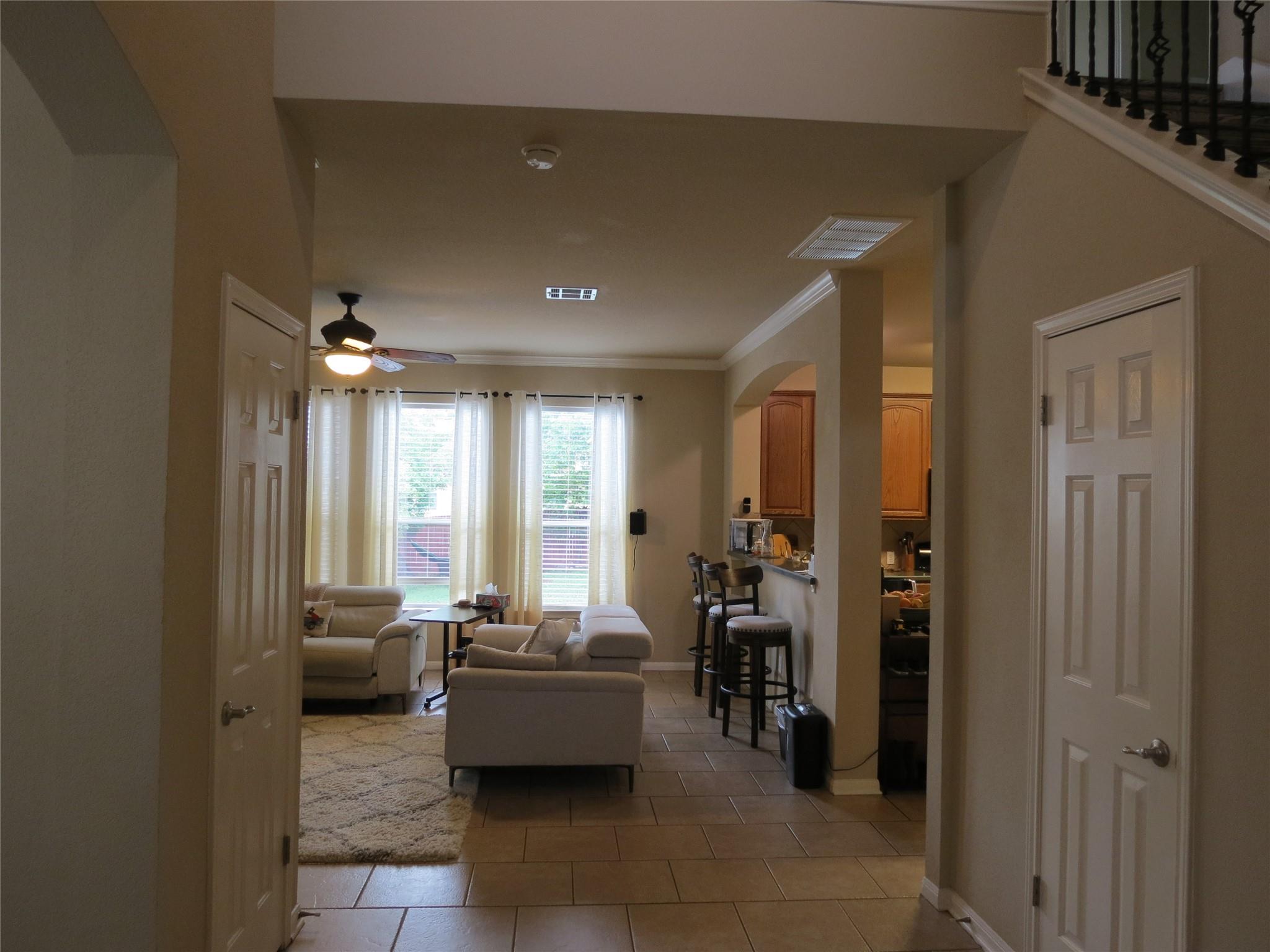 402 Las Colinas Dr, Leander, TX 78641