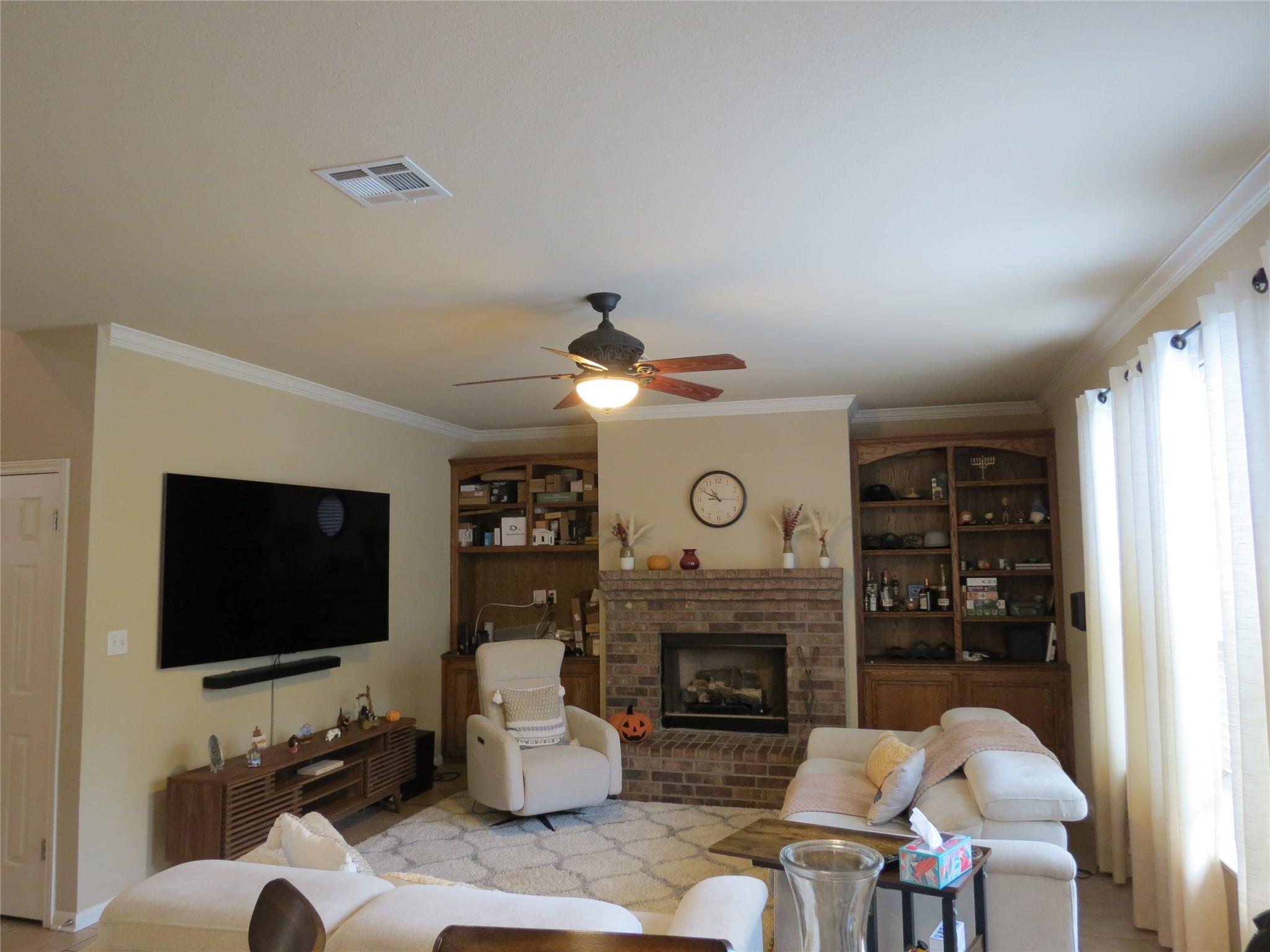 402 Las Colinas Dr, Leander, TX 78641