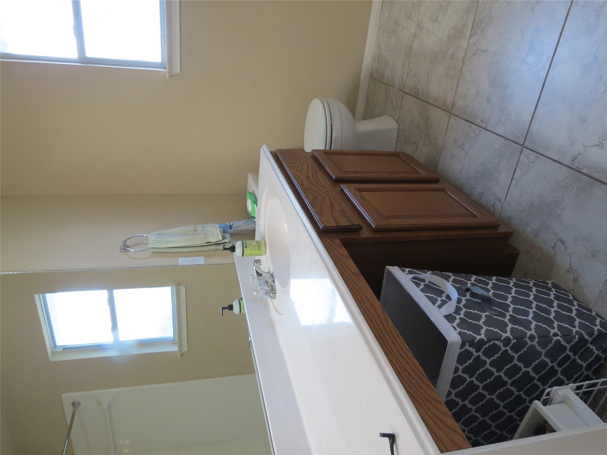 402 Las Colinas Dr, Leander, TX 78641