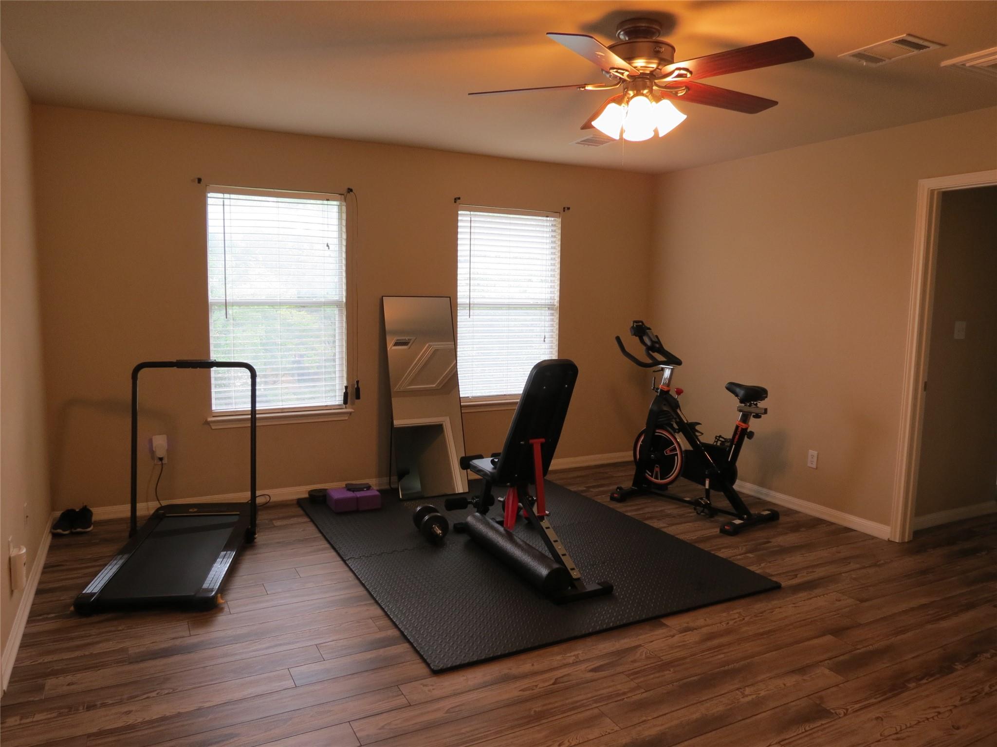 402 Las Colinas Dr, Leander, TX 78641