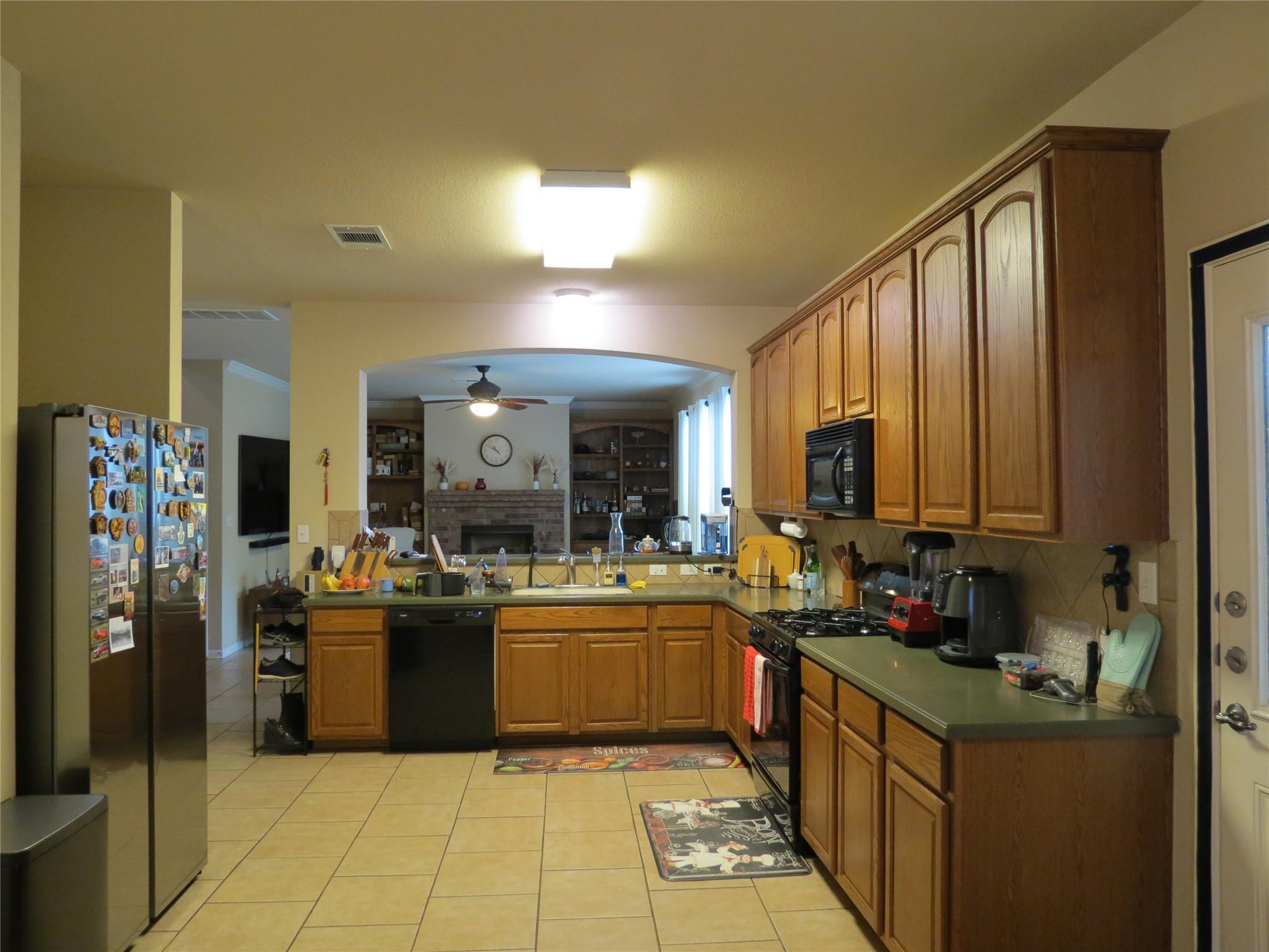 402 Las Colinas Dr, Leander, TX 78641