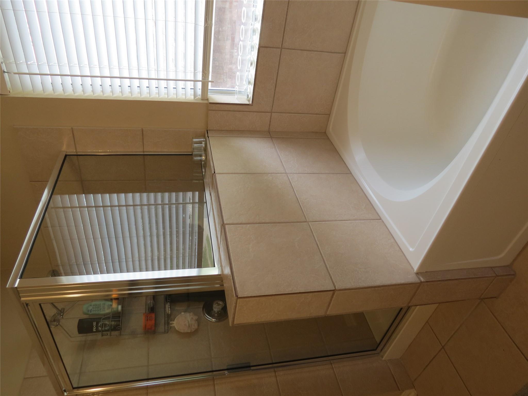 402 Las Colinas Dr, Leander, TX 78641