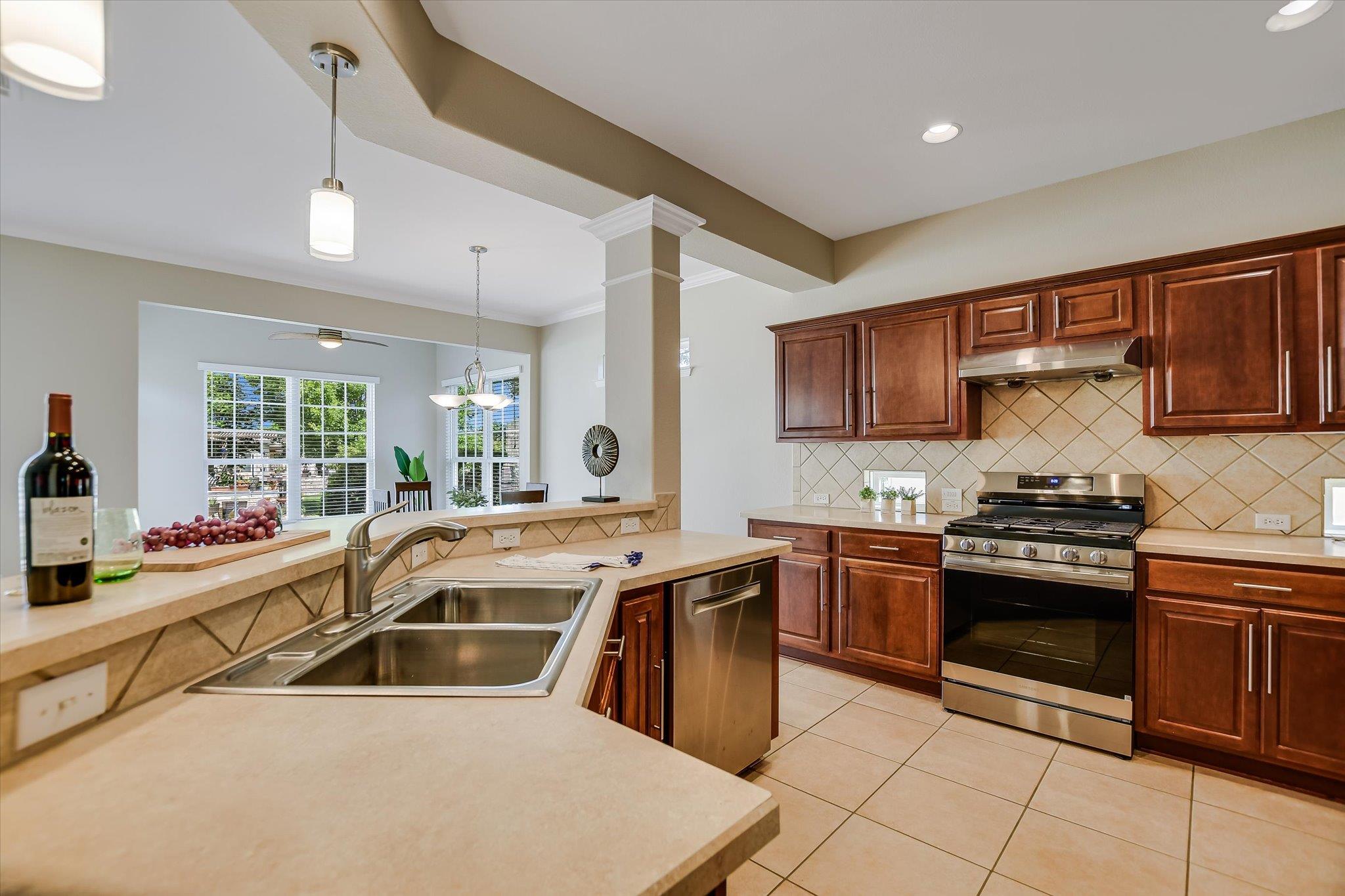 305 Rosecliff Dr, Georgetown, TX 78633