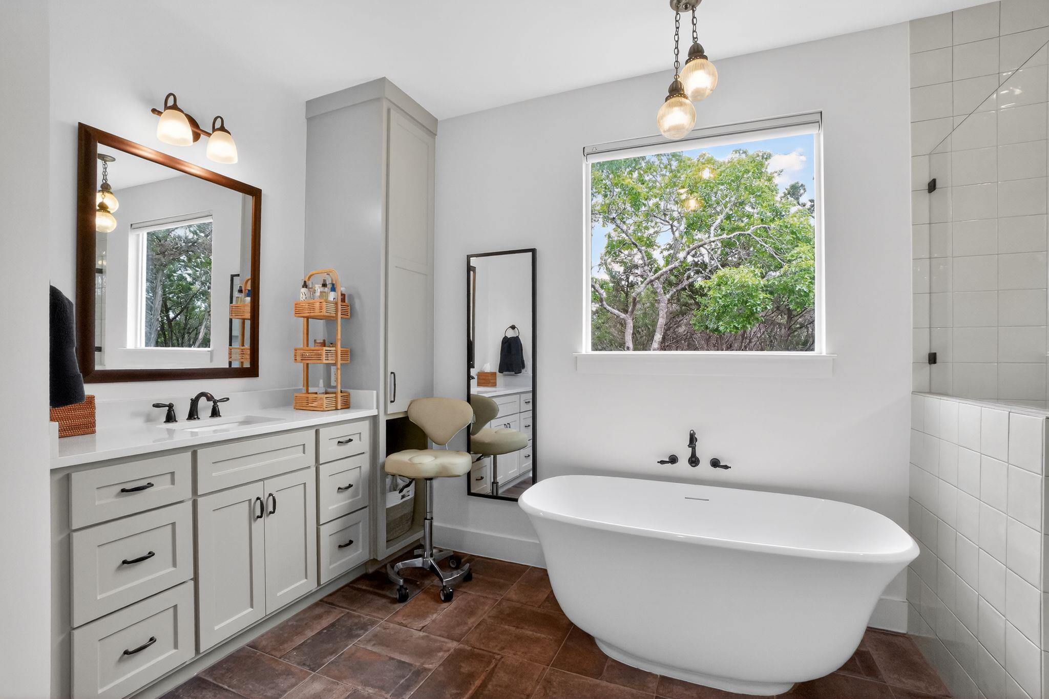 270 Rambling Oaks Dr, Wimberley, TX 78676