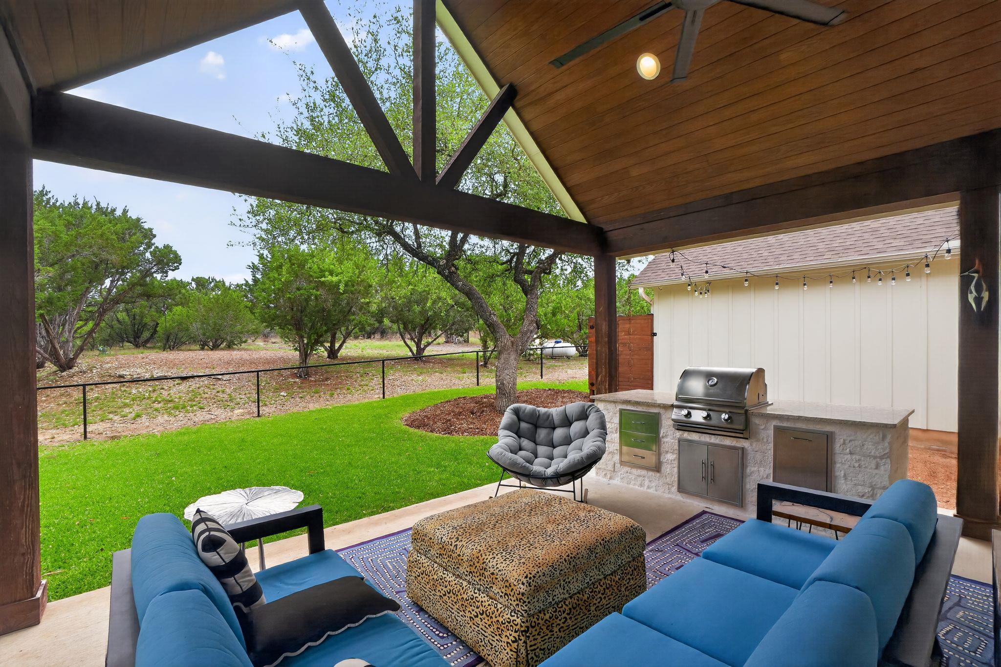 270 Rambling Oaks Dr, Wimberley, TX 78676