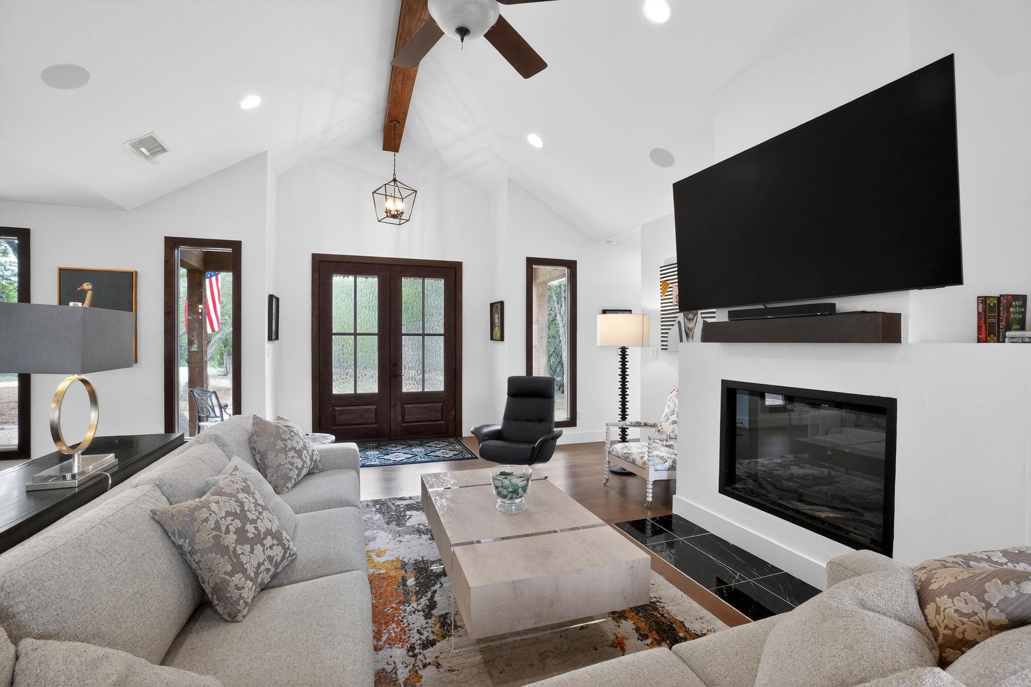 270 Rambling Oaks Dr, Wimberley, TX 78676