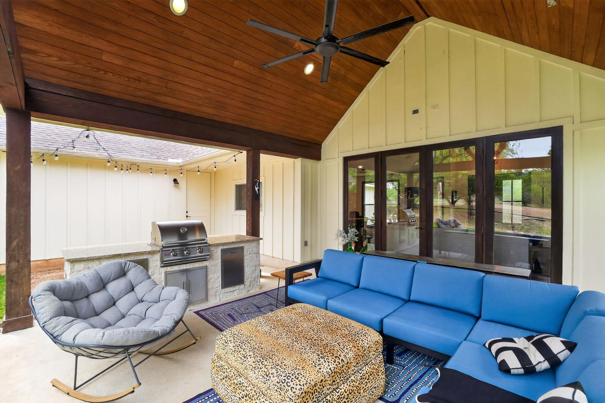 270 Rambling Oaks Dr, Wimberley, TX 78676