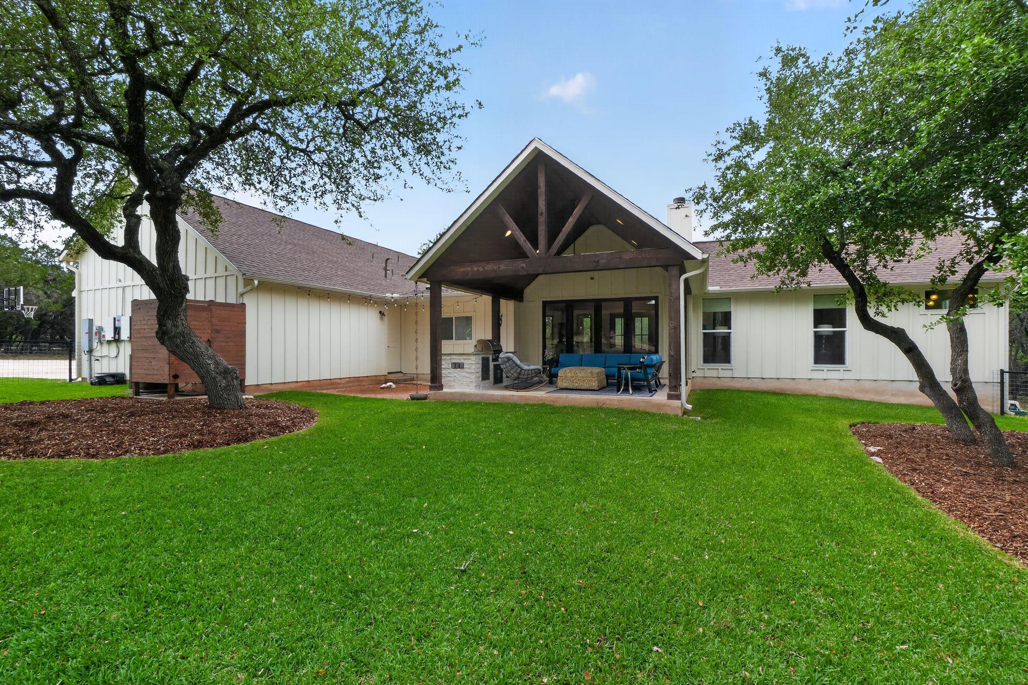 270 Rambling Oaks Dr, Wimberley, TX 78676