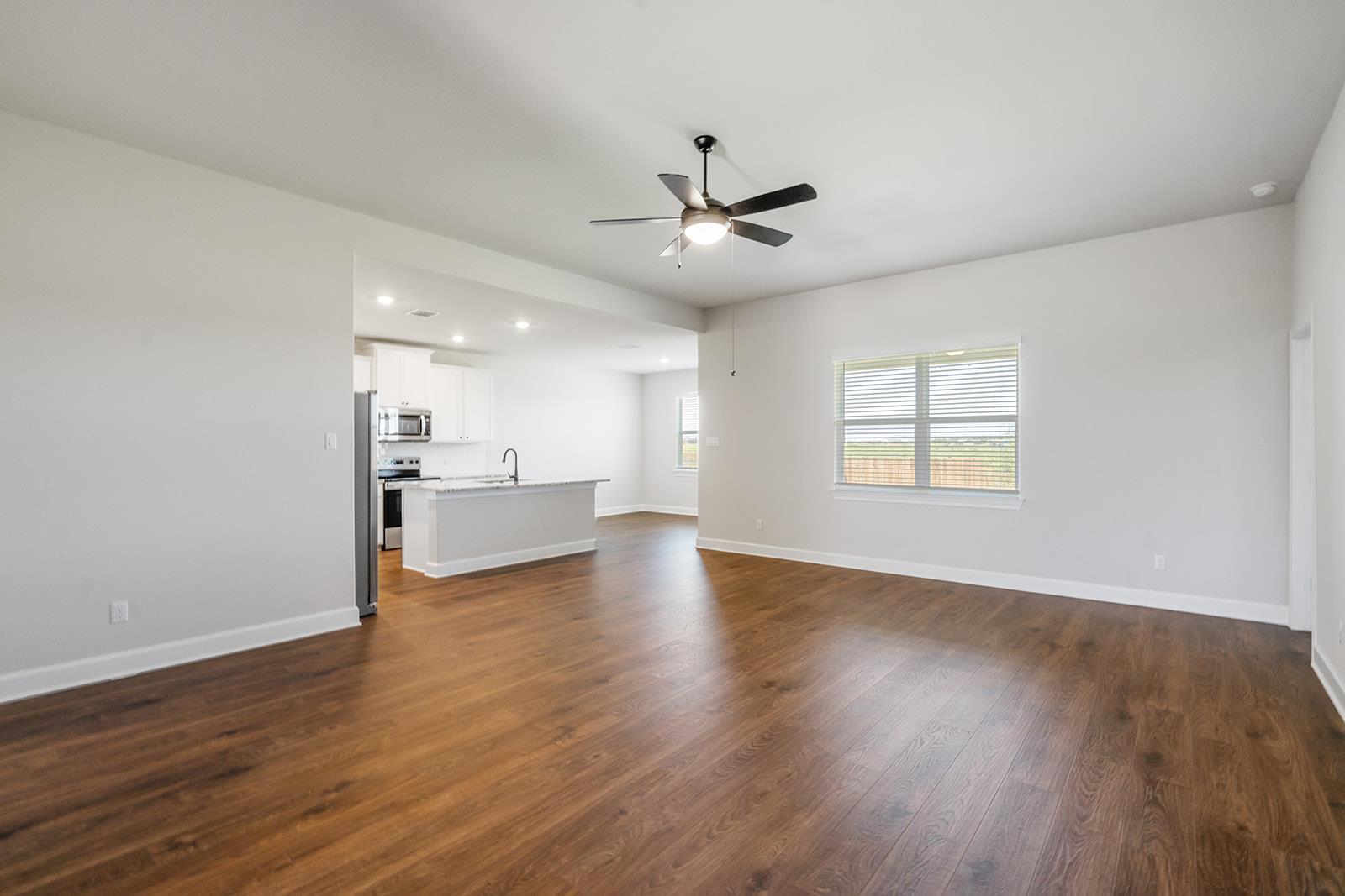 513 W Luna Blue Ln, Jarrell, TX 76537