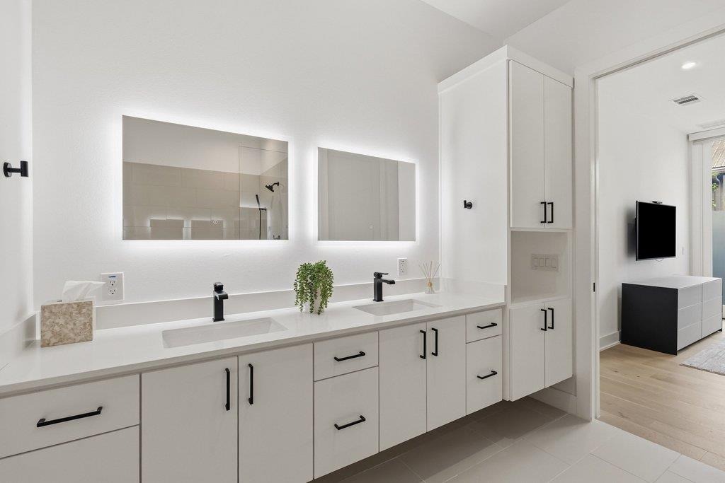 613 W Mary St # B, Austin, TX 78704