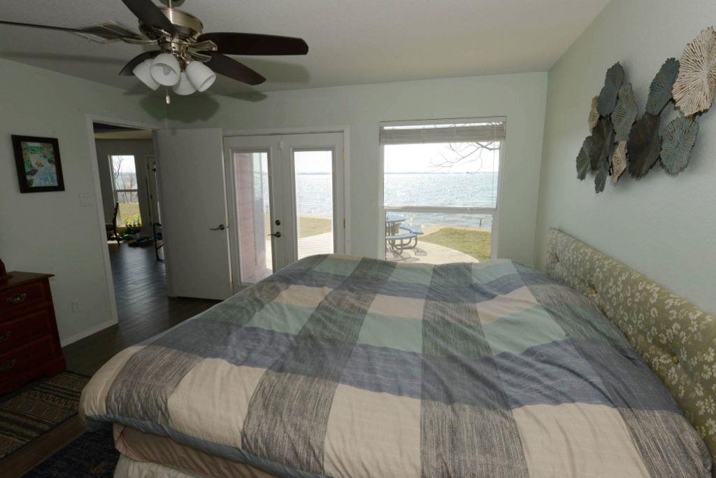 746 E Island Dr, Bluffton, TX 78607