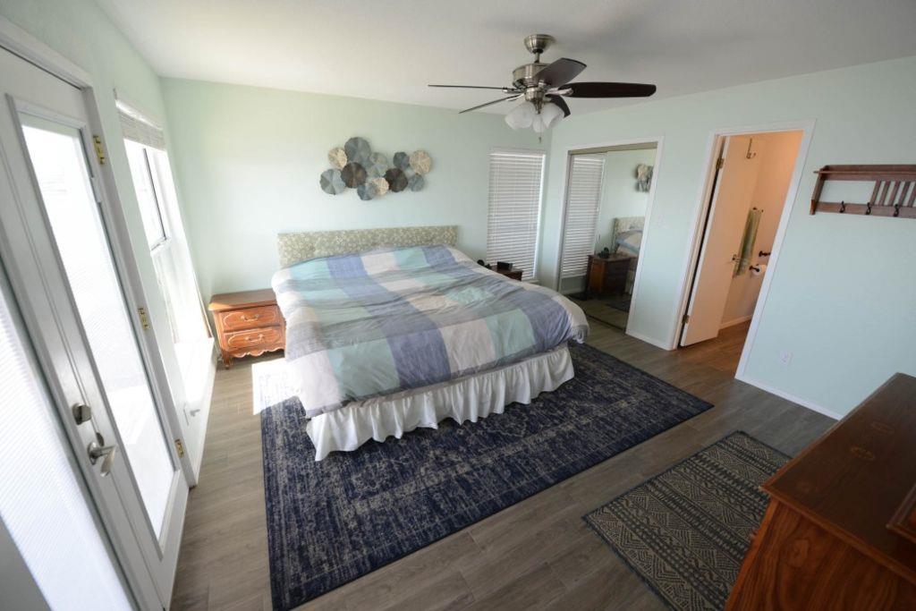 746 E Island Dr, Bluffton, TX 78607