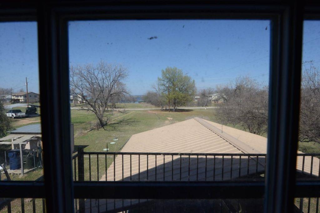 746 E Island Dr, Bluffton, TX 78607