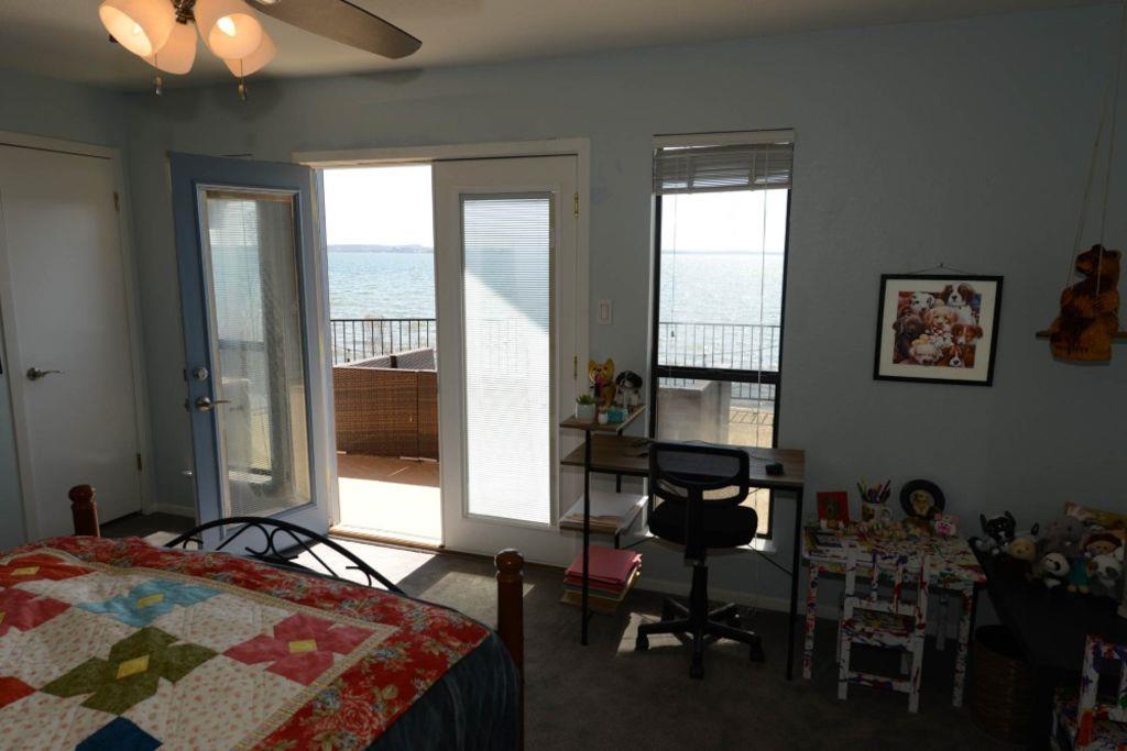 746 E Island Dr, Bluffton, TX 78607